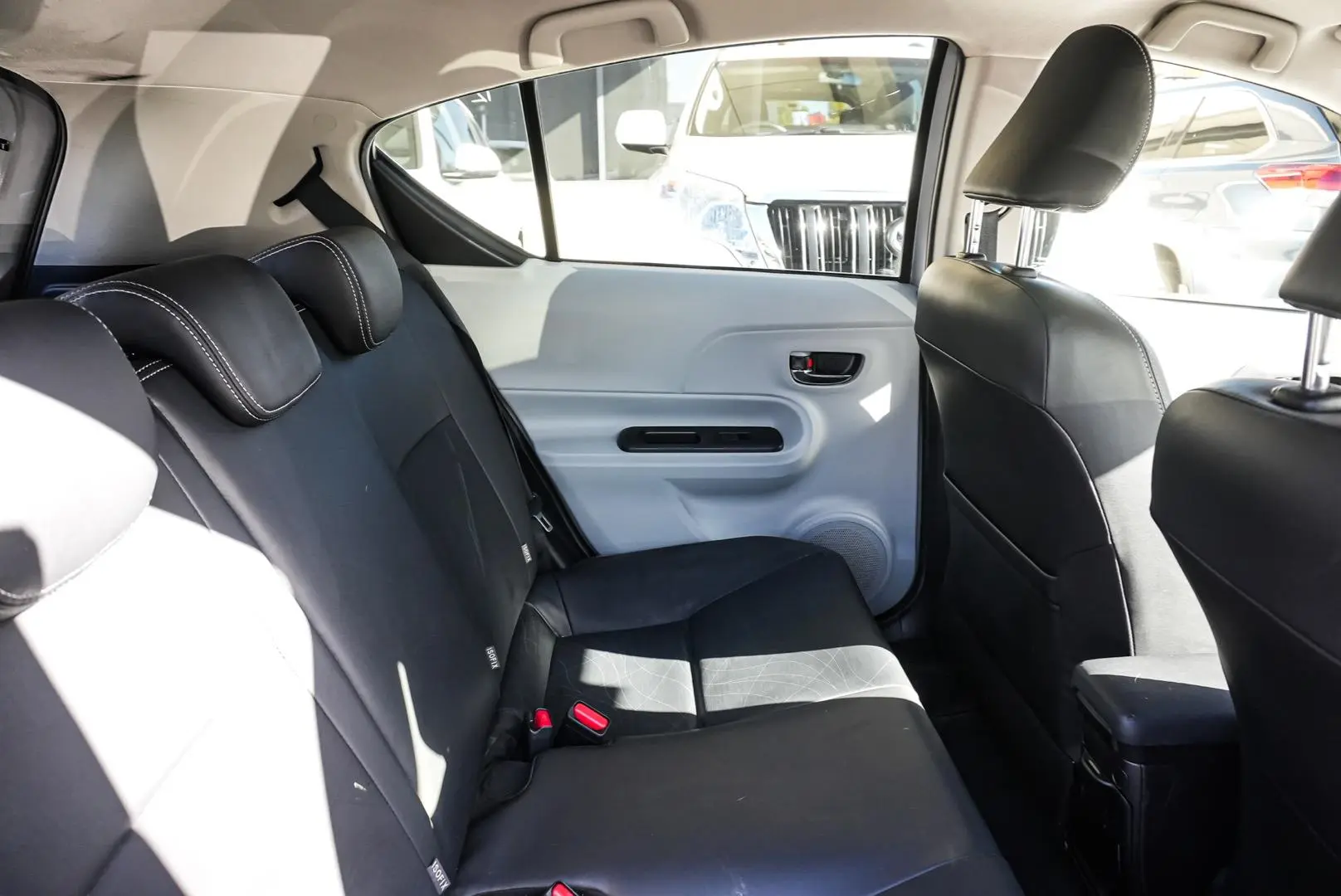 2012 Toyota Prius C Gallery Image 7