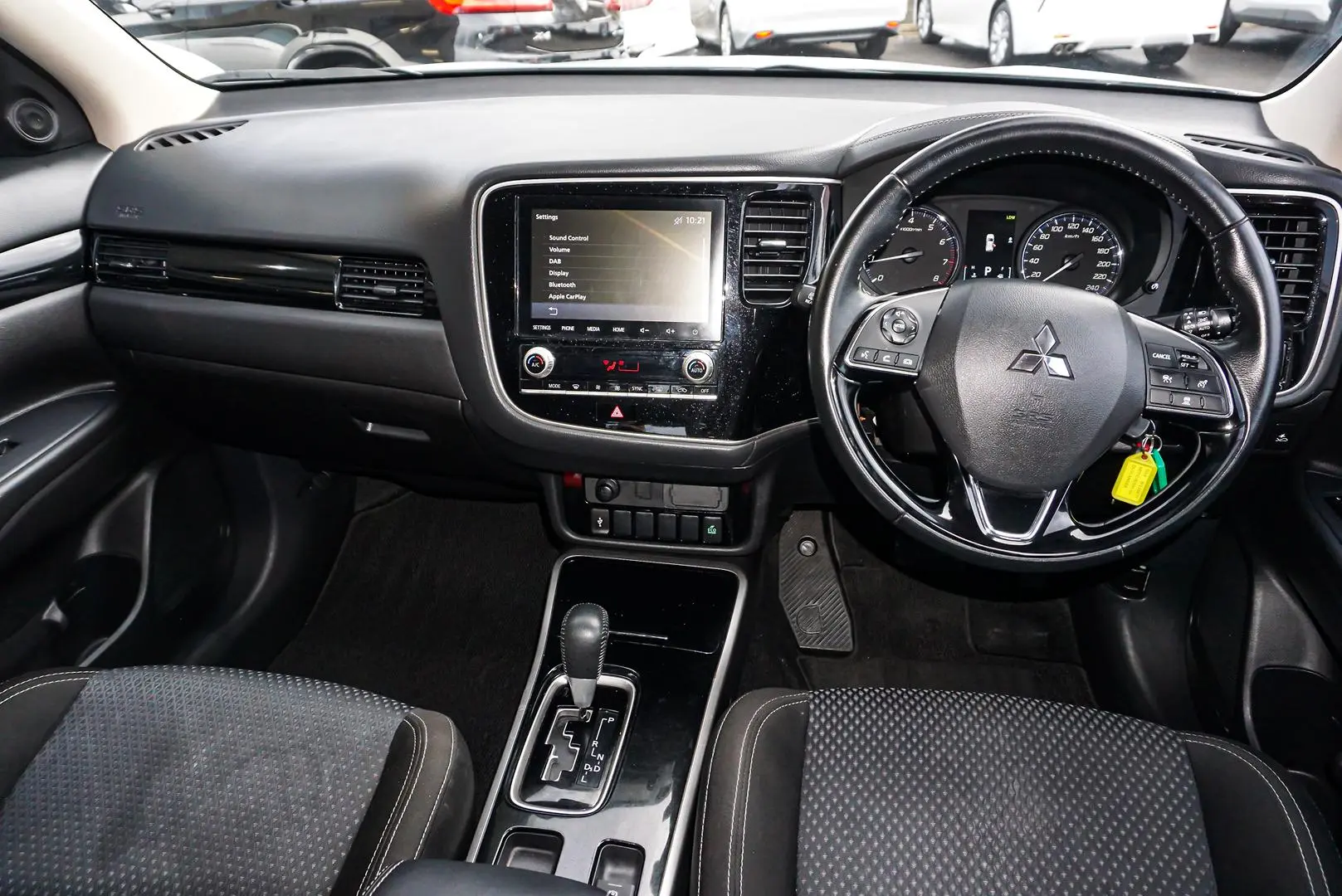 2020 Mitsubishi Outlander Gallery Image 13