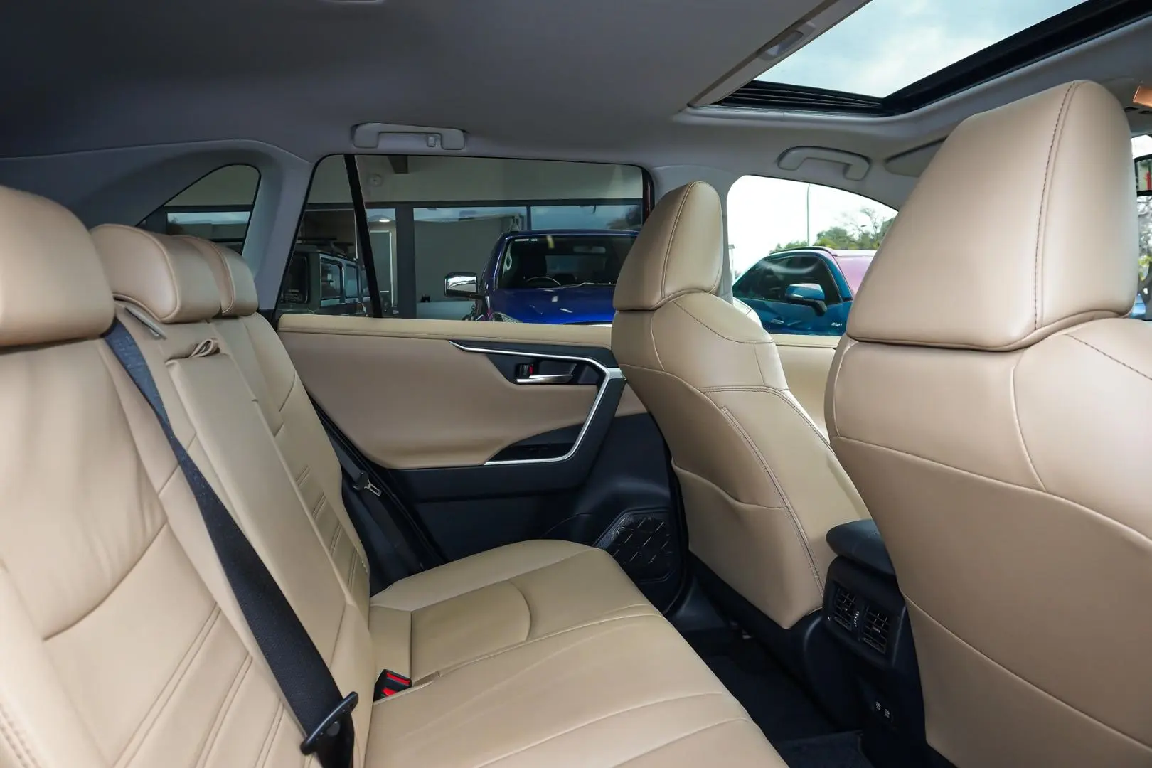 2021 Toyota RAV4 Gallery Image 8
