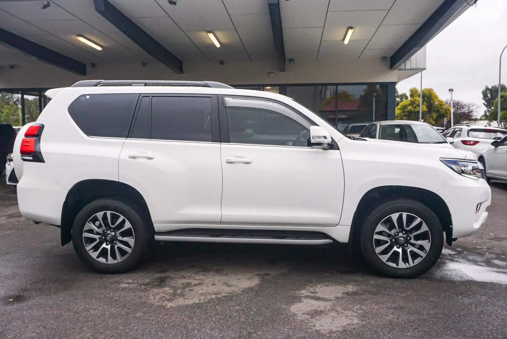2021 Toyota Landcruiser Prado Gallery Image 3