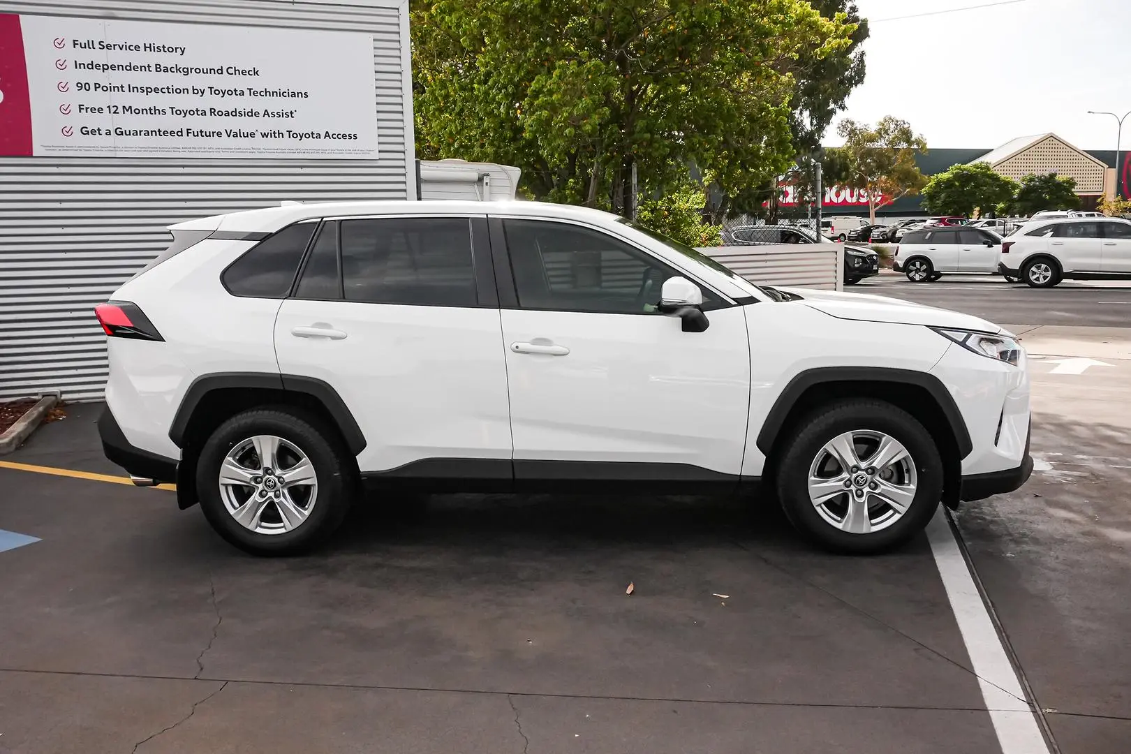 2020 Toyota RAV4 Gallery Image 4