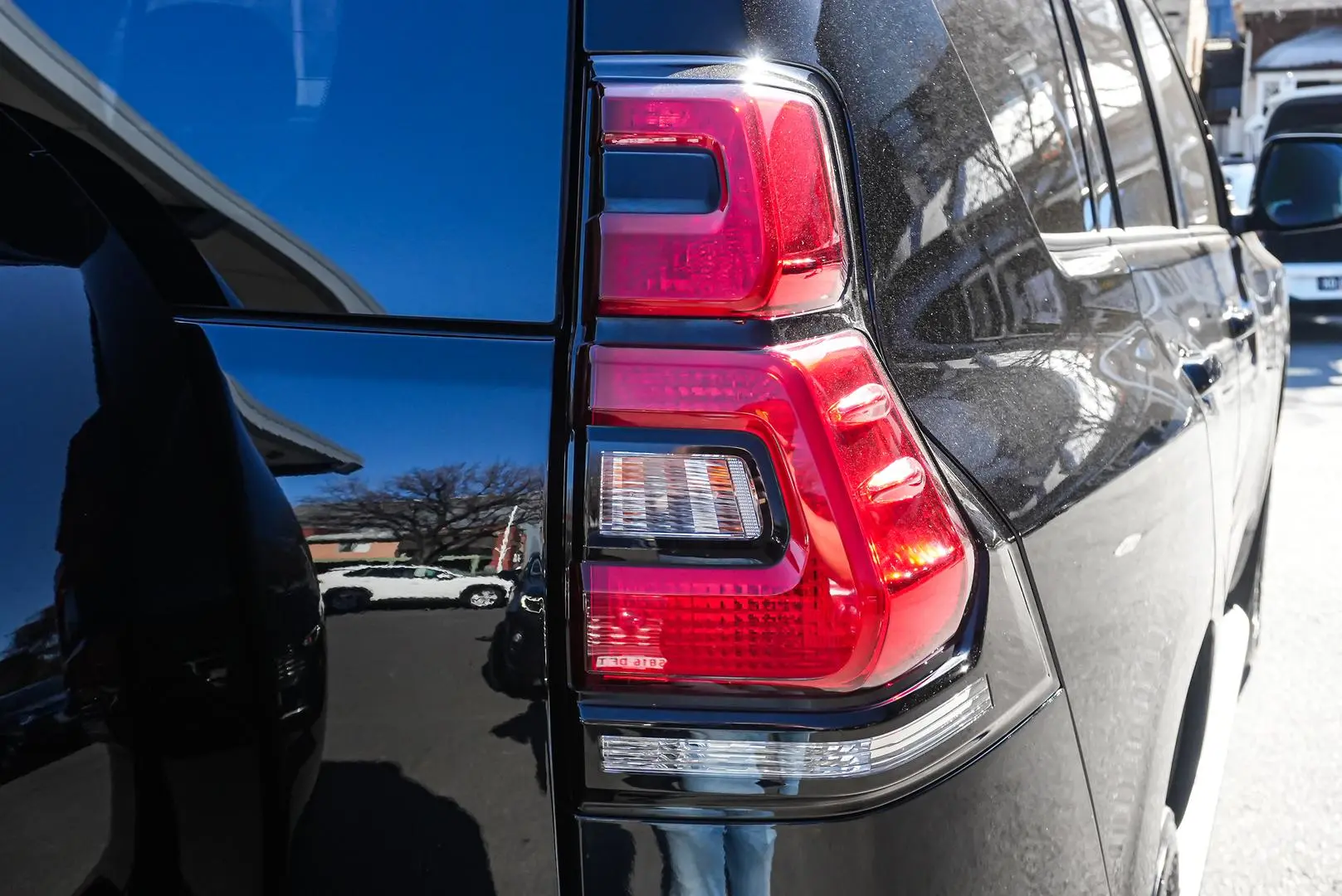 2020 Toyota Landcruiser Prado Gallery Image 13