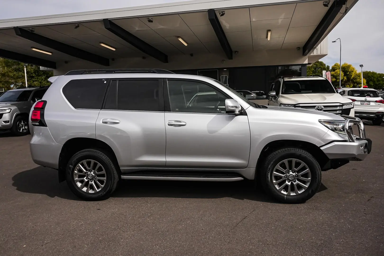 2017 Toyota Landcruiser Prado Gallery Image 4