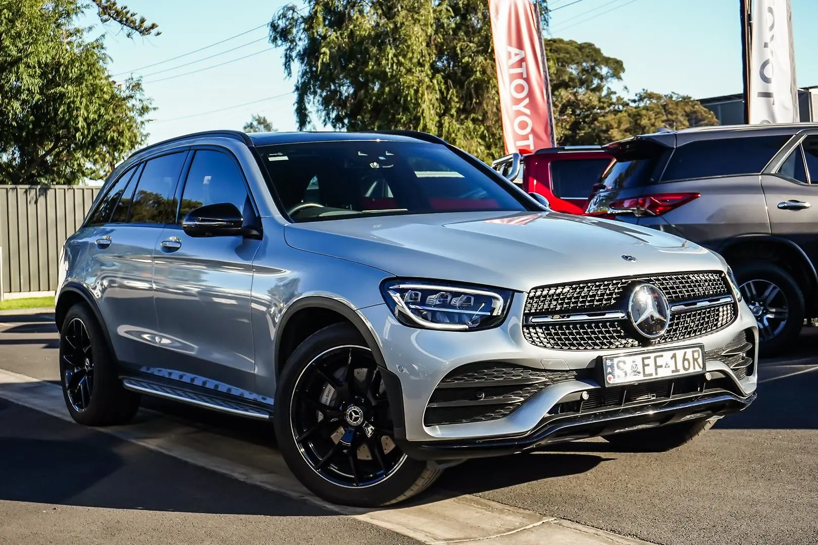 2022 Mercedes-Benz GLC-Class Gallery Image 1