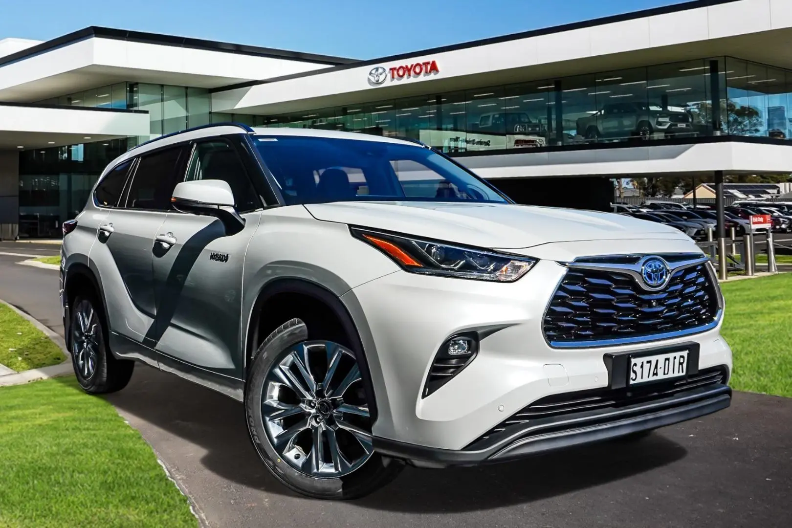 2023 Toyota Kluger Gallery Image 1