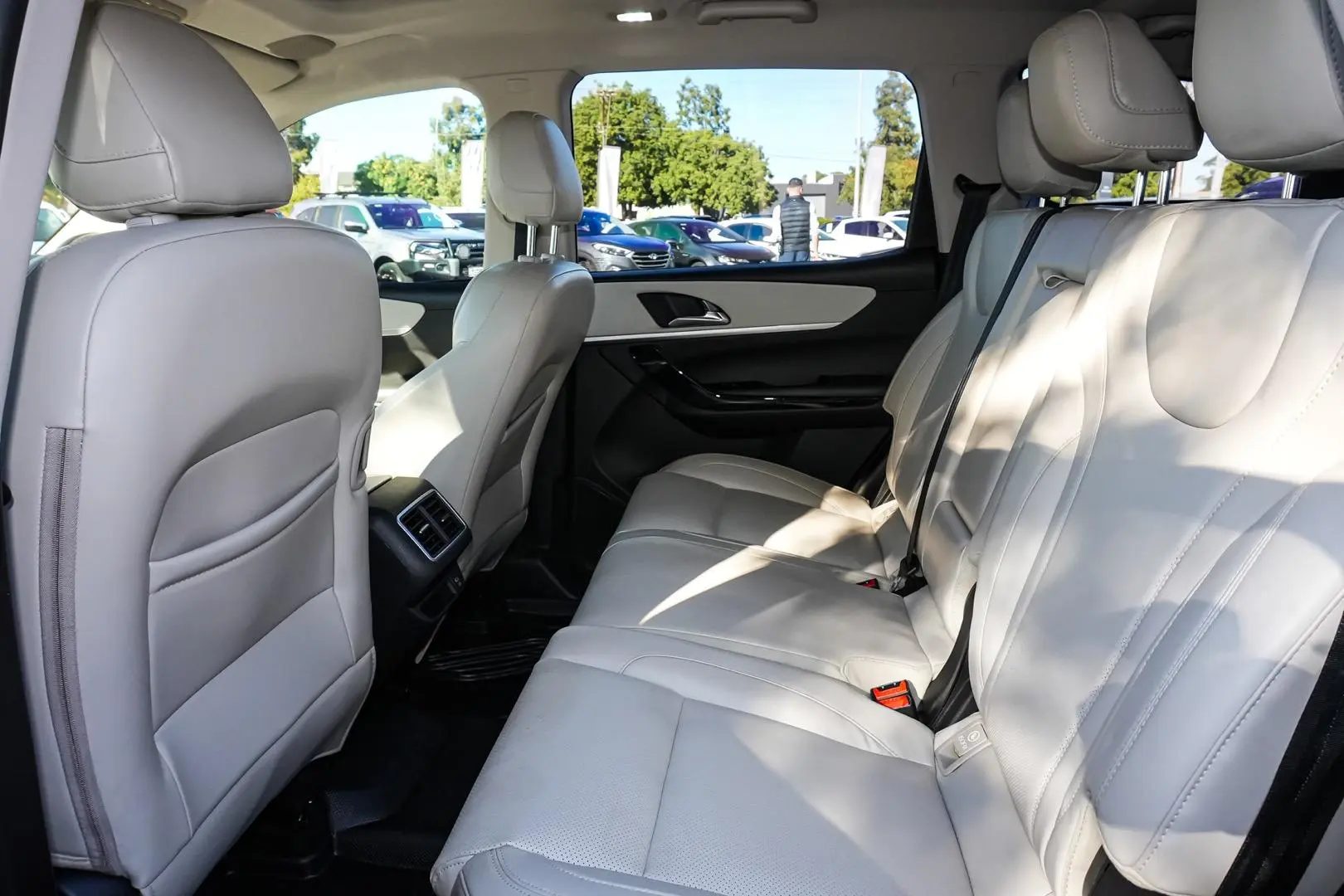 2023 Mahindra XUV700 Gallery Image 8