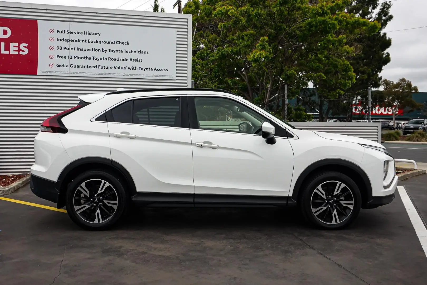 2023 Mitsubishi Eclipse Cross Gallery Image 4