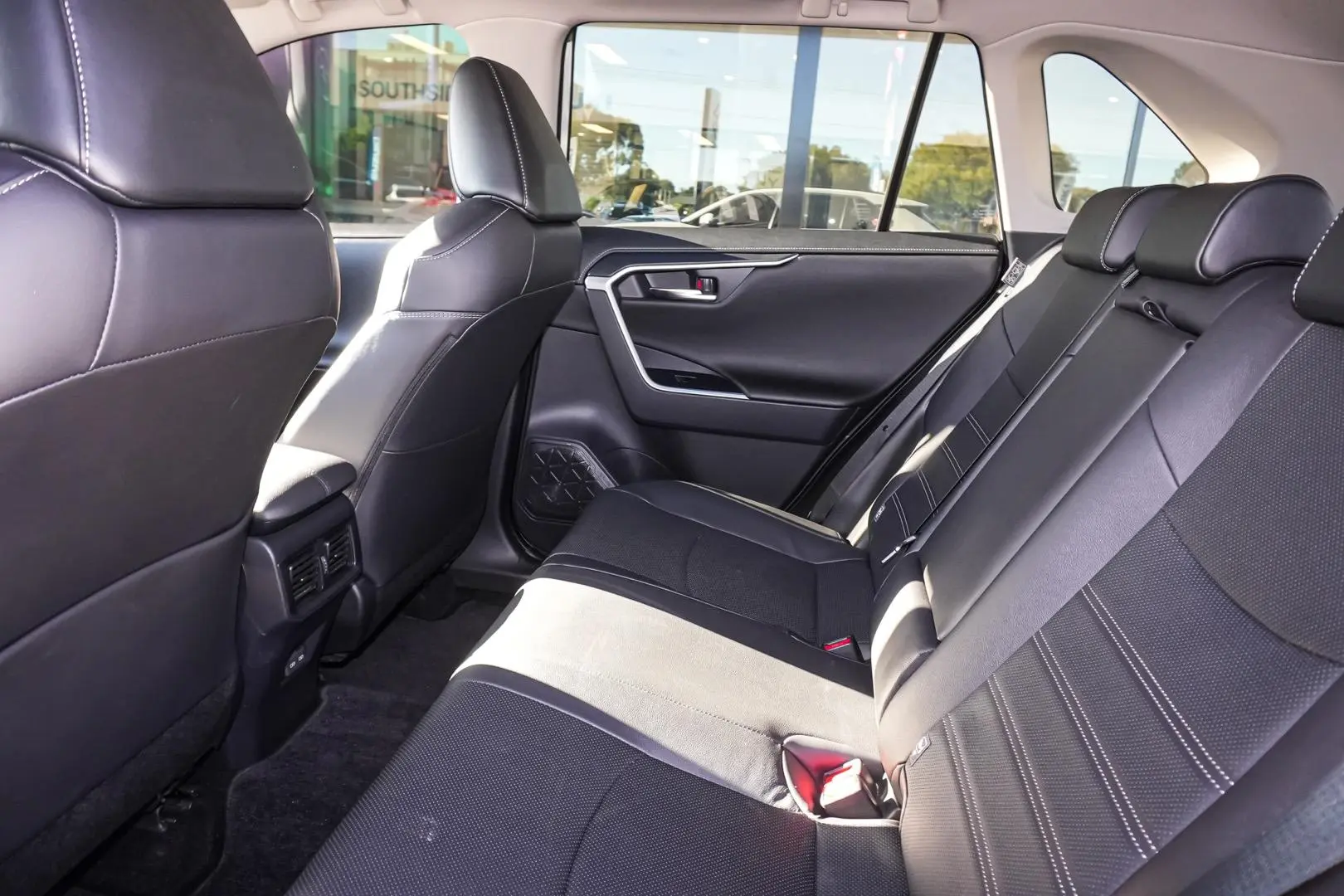 2024 Toyota RAV4 Gallery Image 14