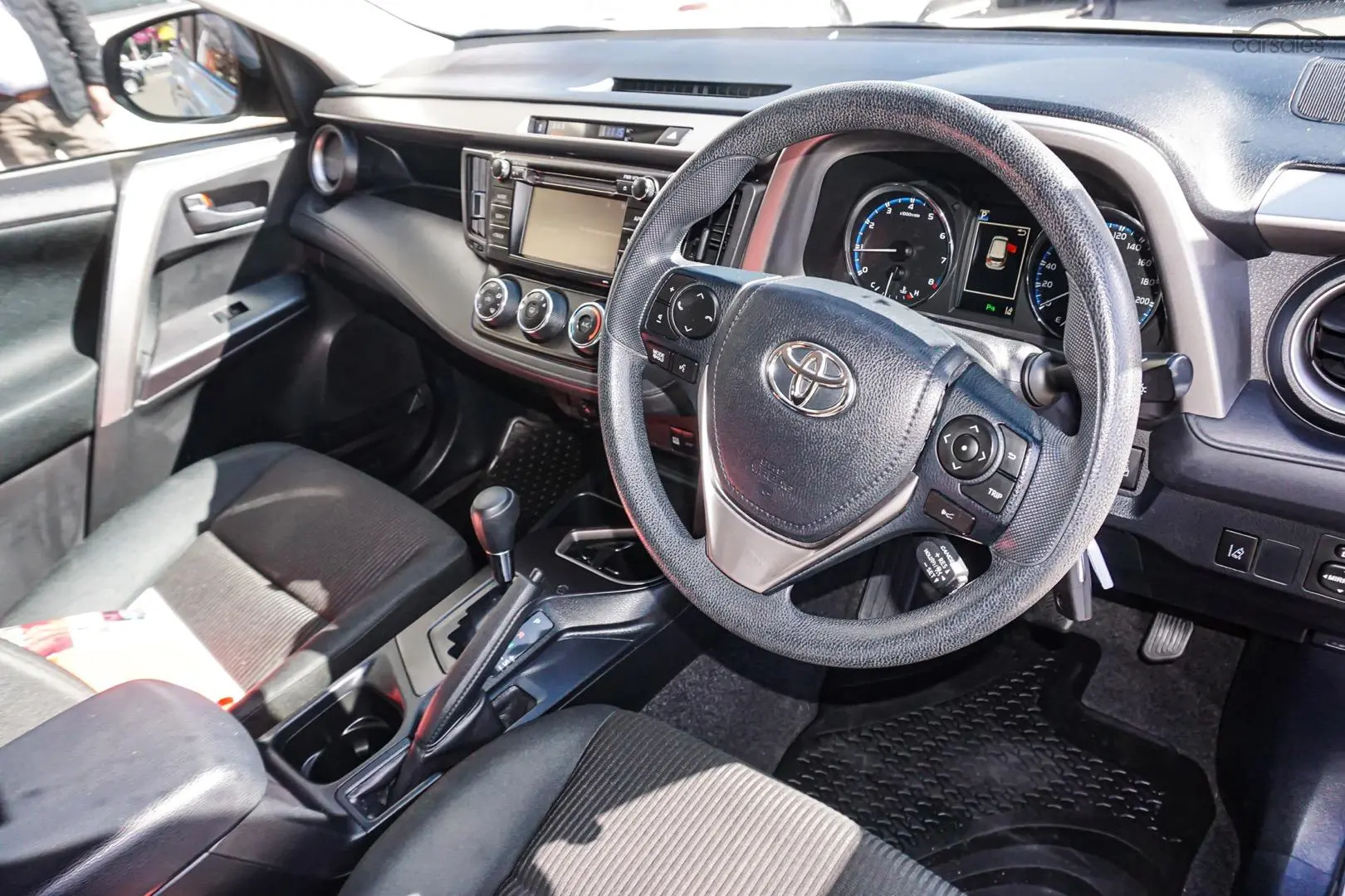 2018 Toyota RAV4 Image 6