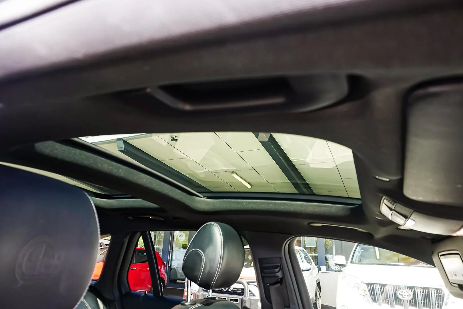 2020 Mercedes-Benz GLC-Class Gallery Image 6