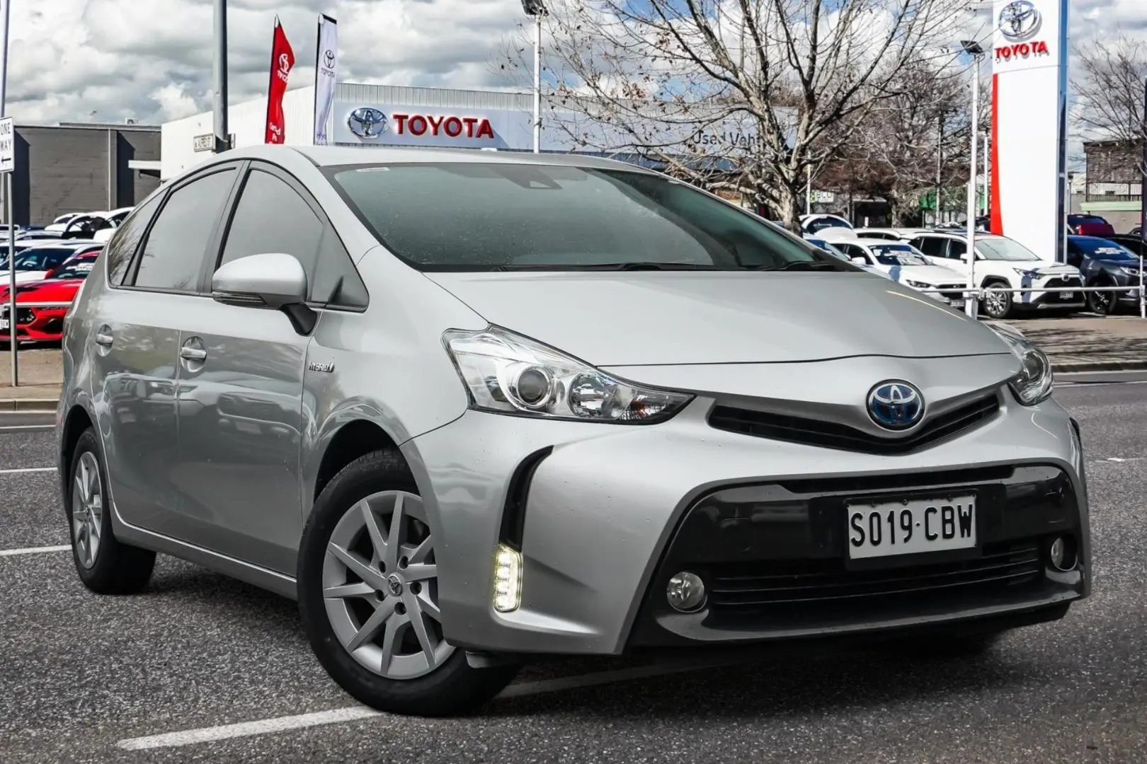 2019 Toyota Prius V Gallery Image 1