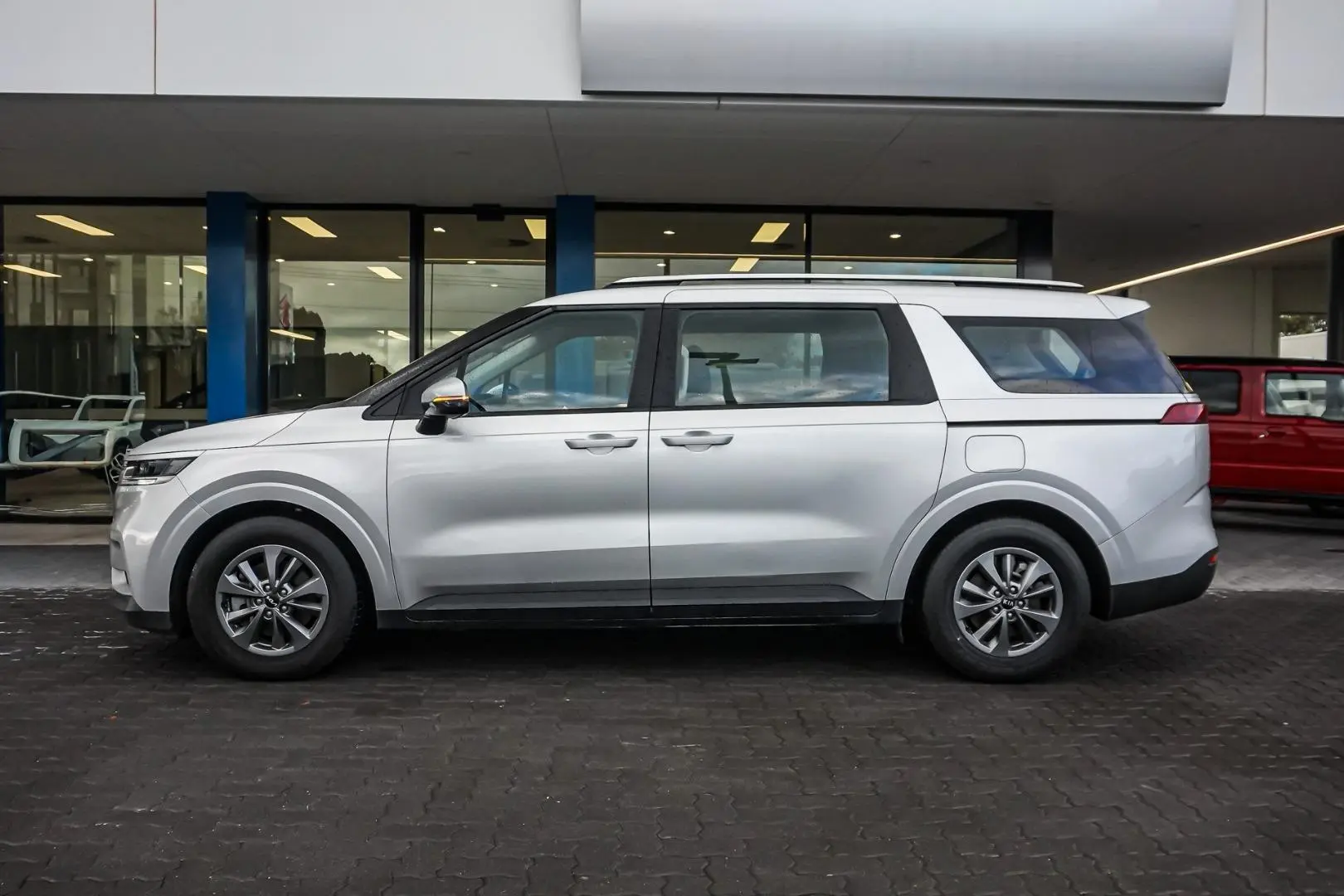 2022 Kia Carnival Gallery Image 4