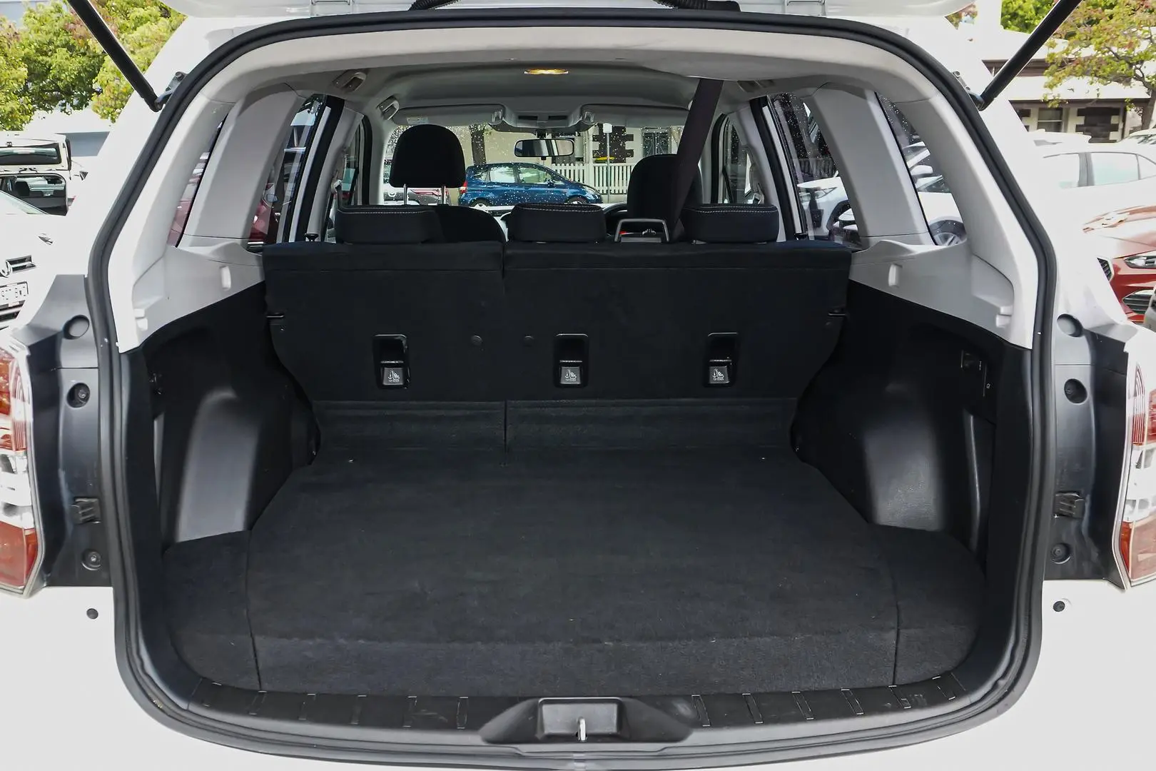 2014 Subaru Forester Gallery Image 9