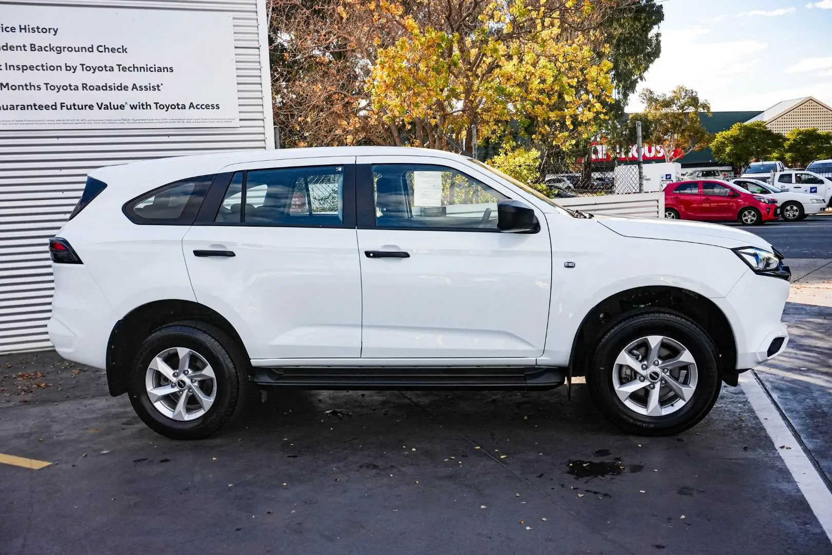 2023 Isuzu MU-X Gallery Image 4