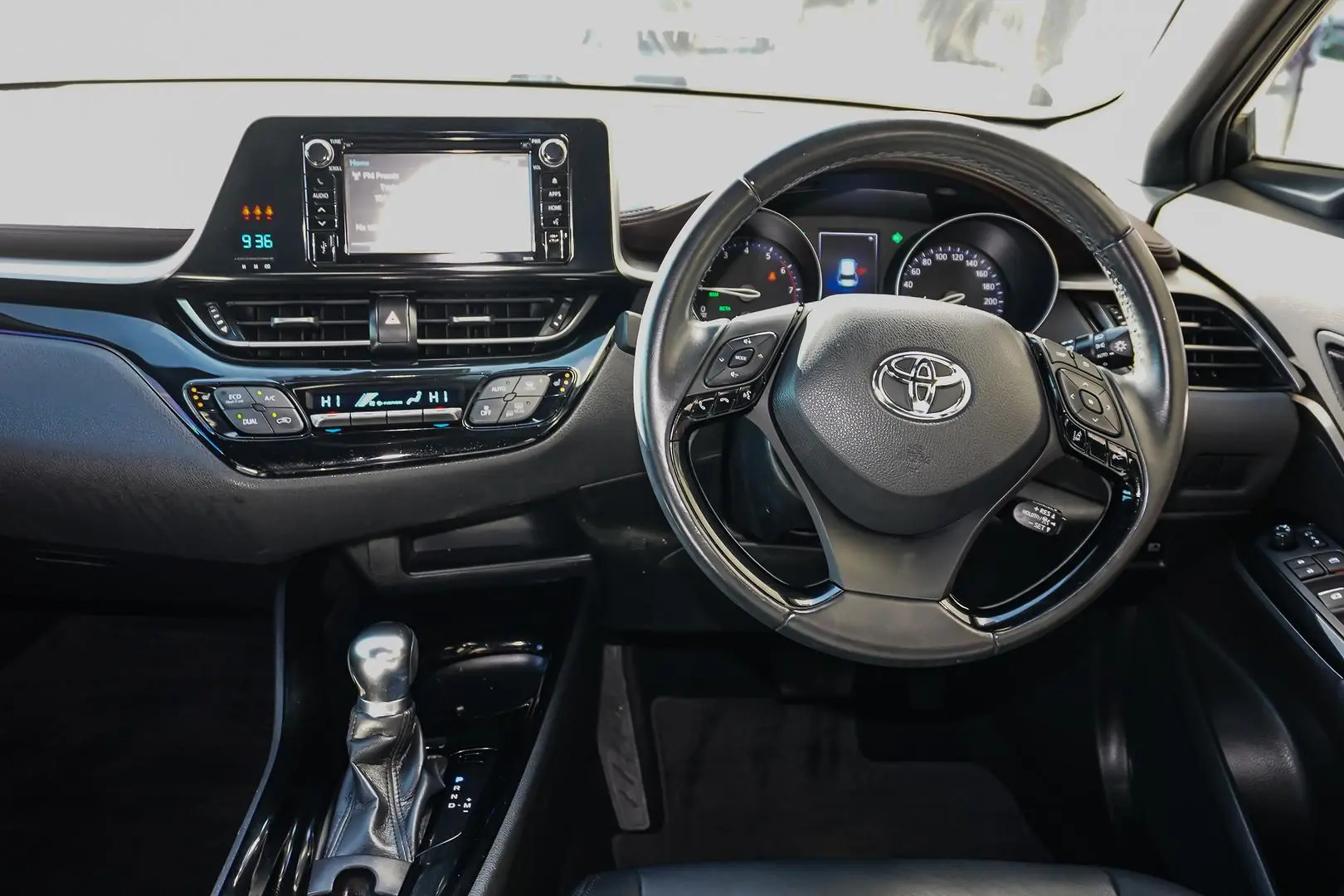 2017 Toyota C-HR Gallery Image 9