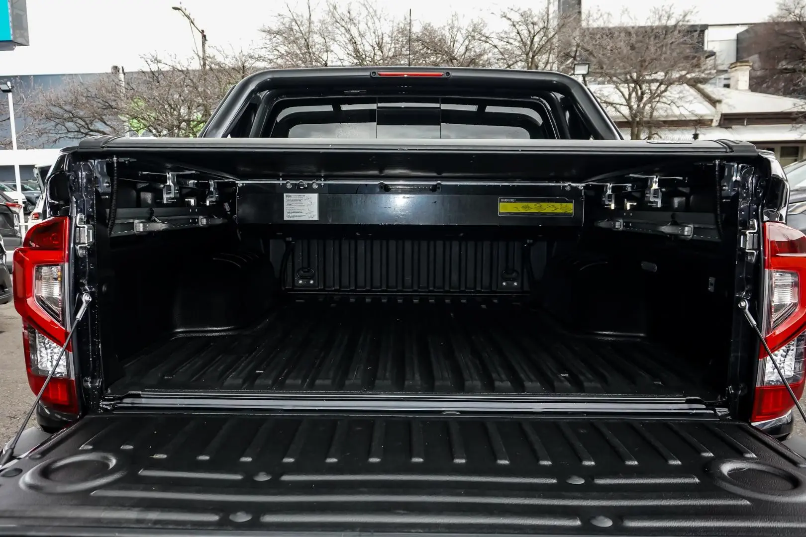 2022 Nissan Navara Gallery Image 10