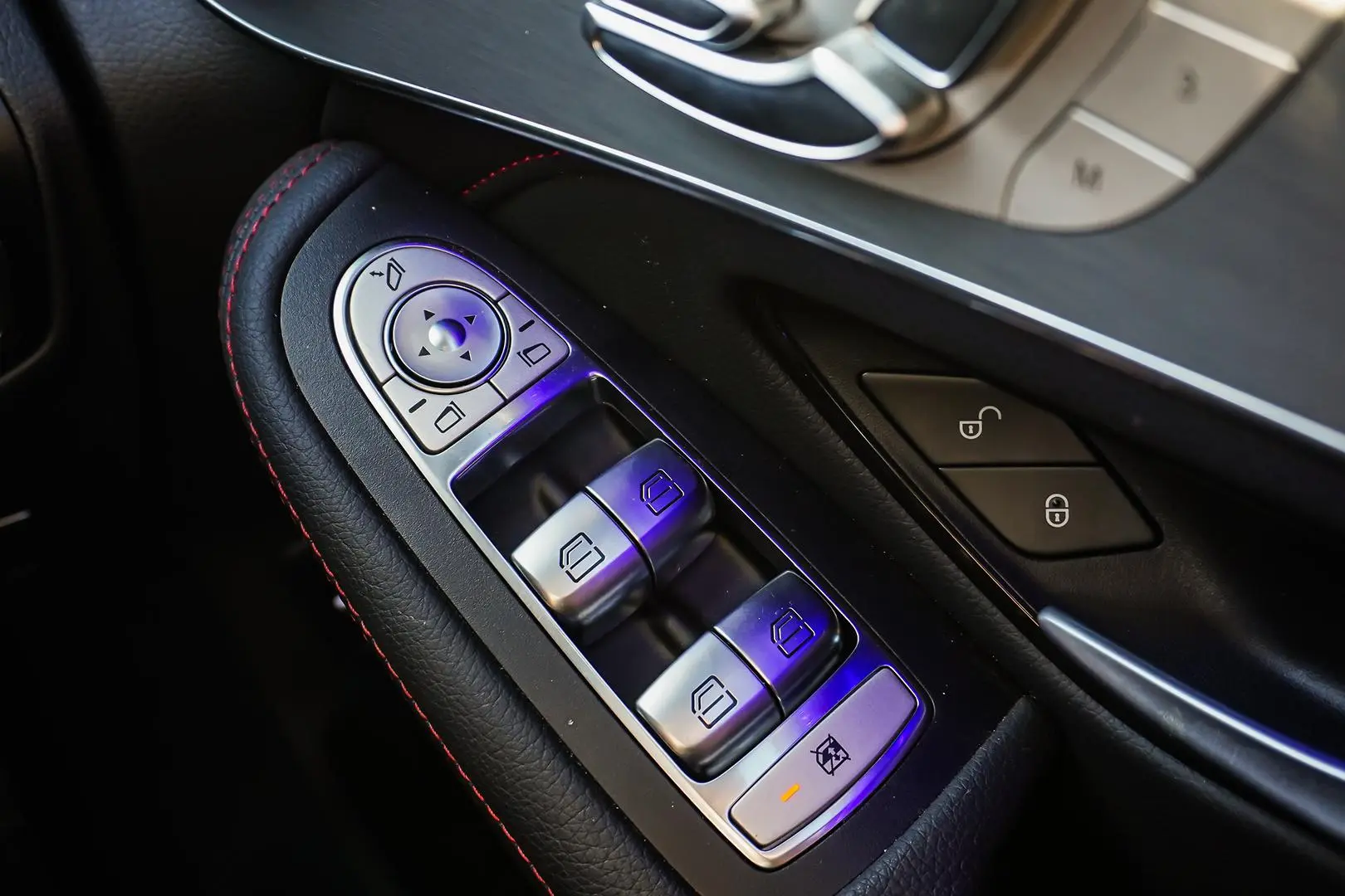 2022 Mercedes-Benz GLC-Class Gallery Image 25