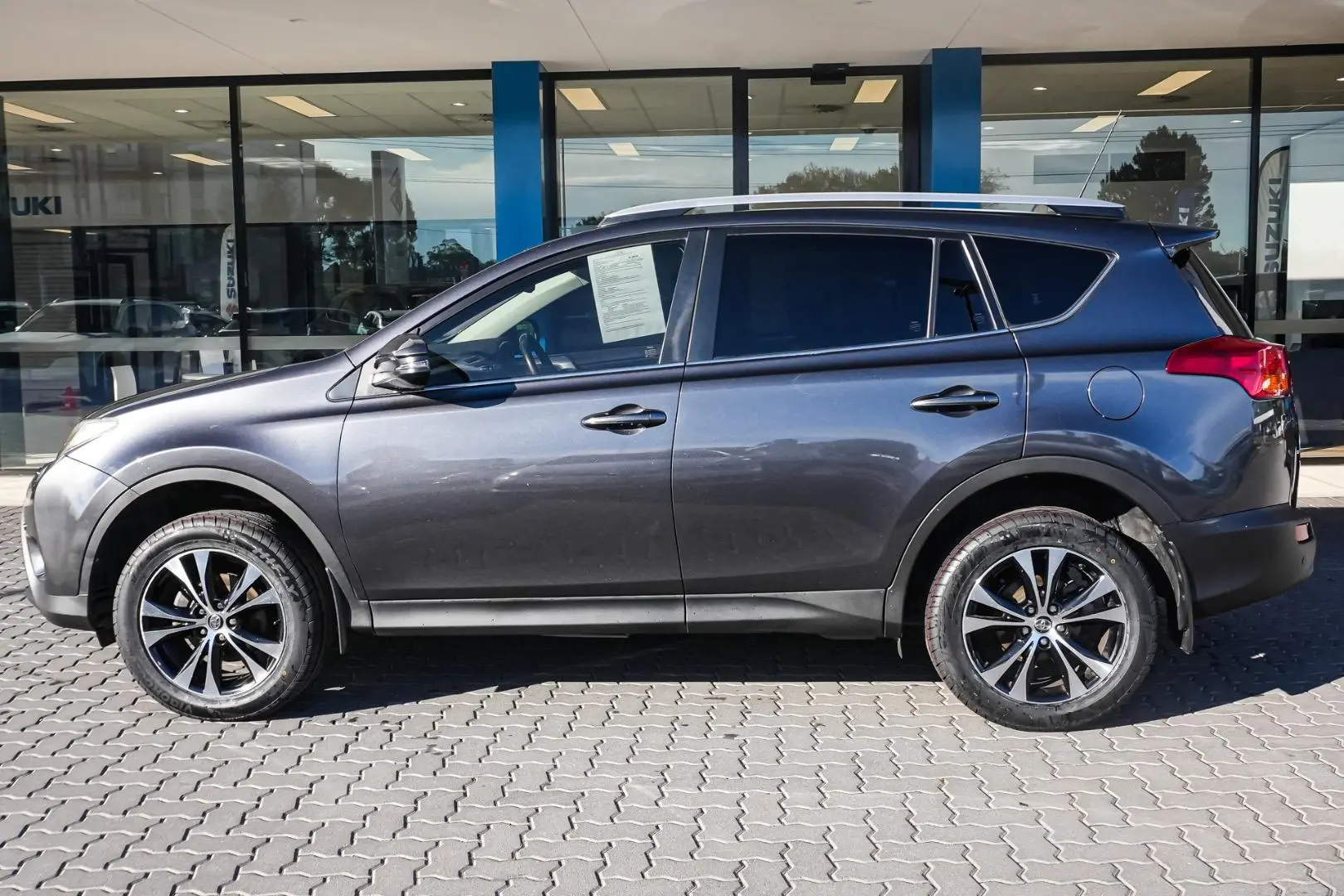 2015 Toyota RAV4 Gallery Image 4