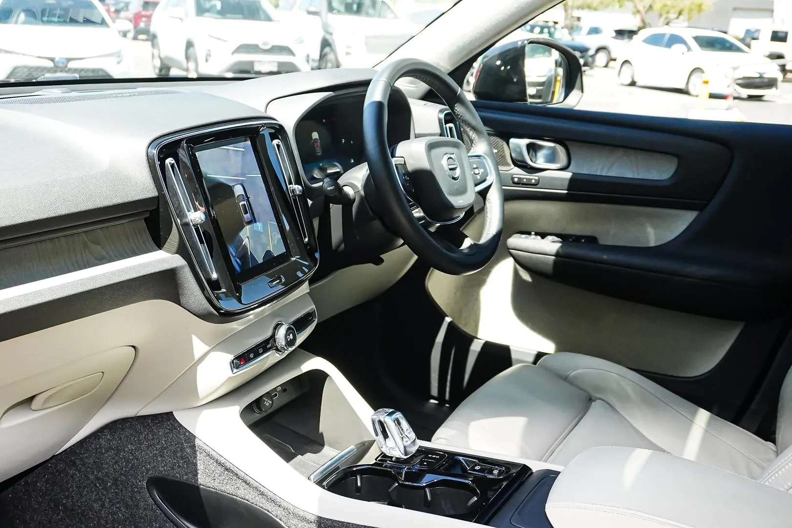 2023 Volvo XC40 Gallery Image 11