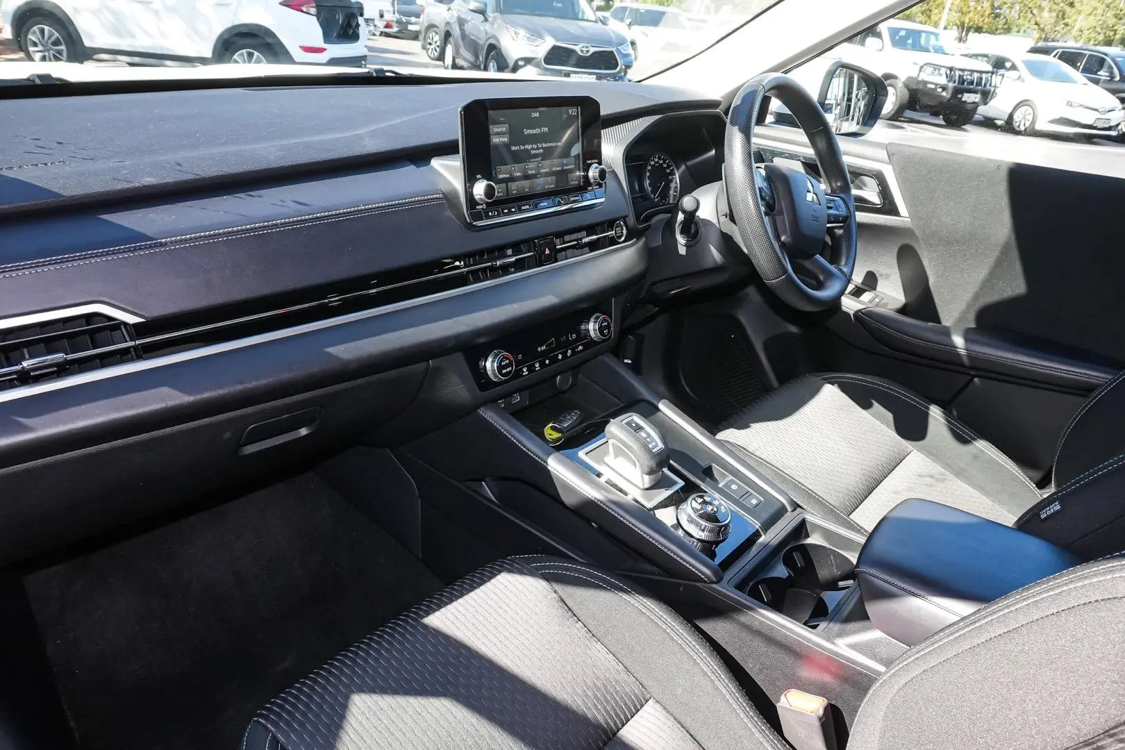 2024 Mitsubishi Outlander Gallery Image 9