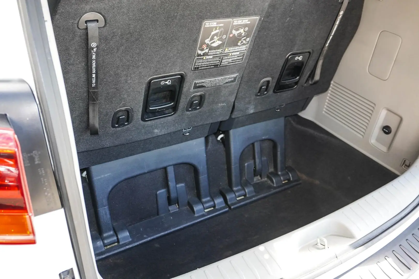 2018 Kia Carnival Gallery Image 11