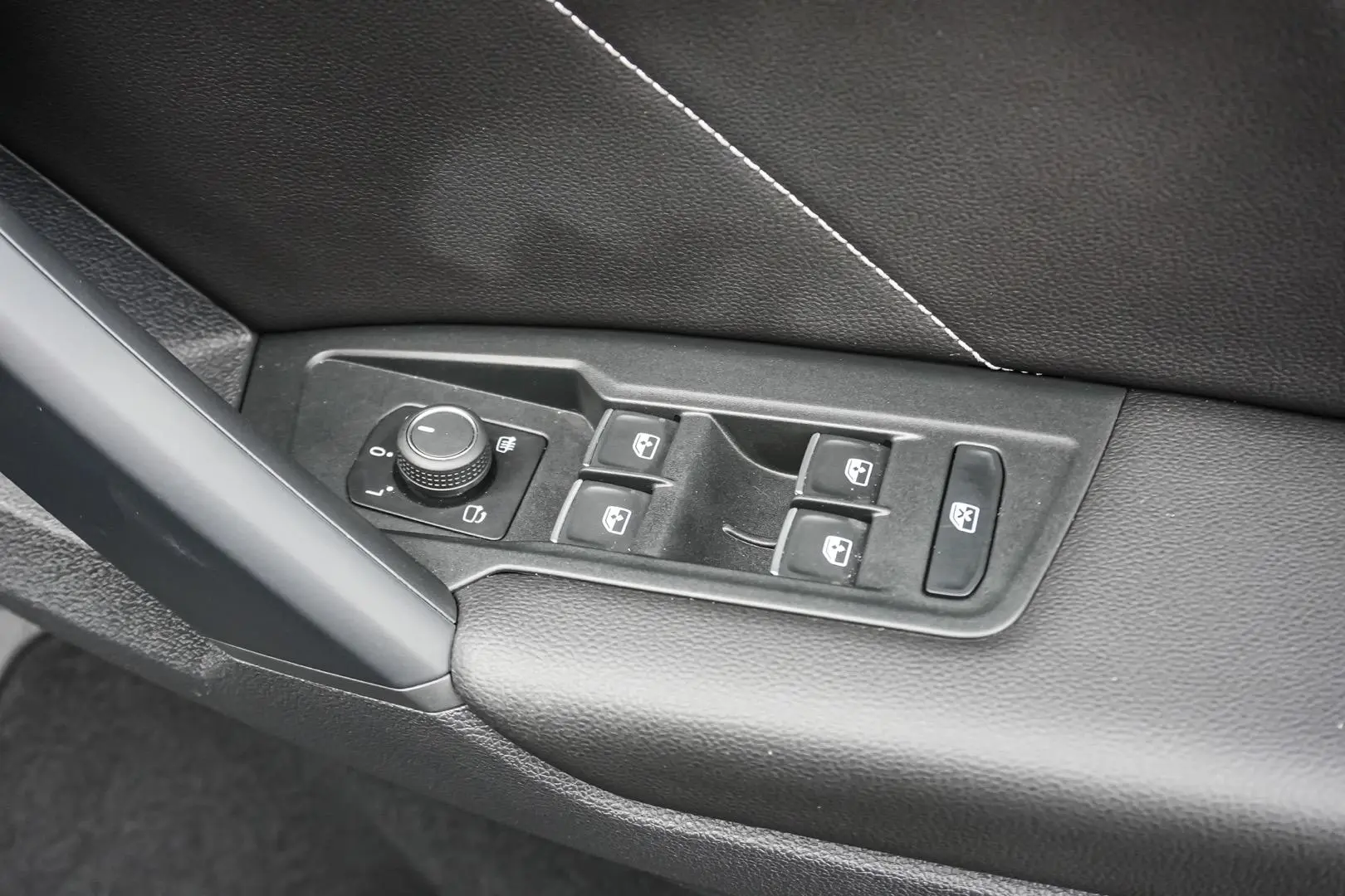 2024 Volkswagen Tiguan Gallery Image 17