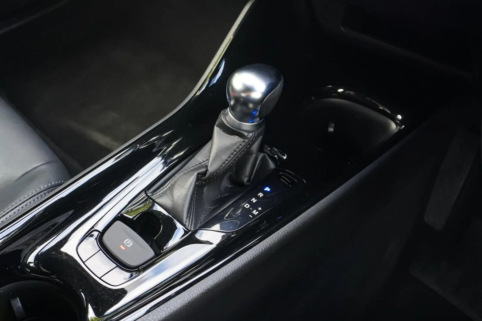 2019 Toyota C-HR Gallery Image 20