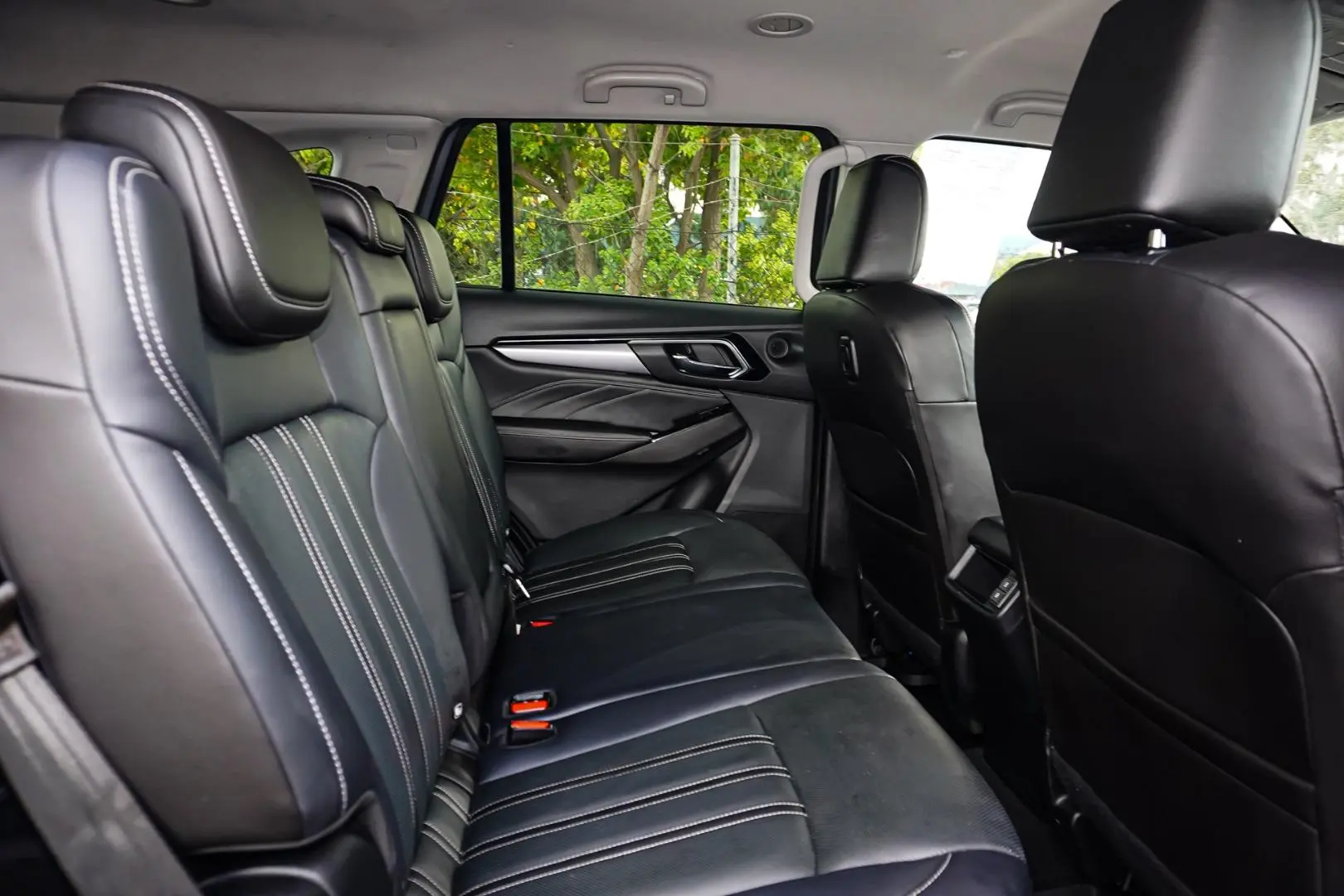 2022 Isuzu MU-X Gallery Image 8