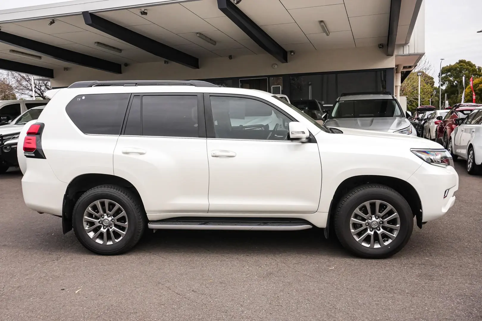 2019 Toyota Landcruiser Prado Gallery Image 4