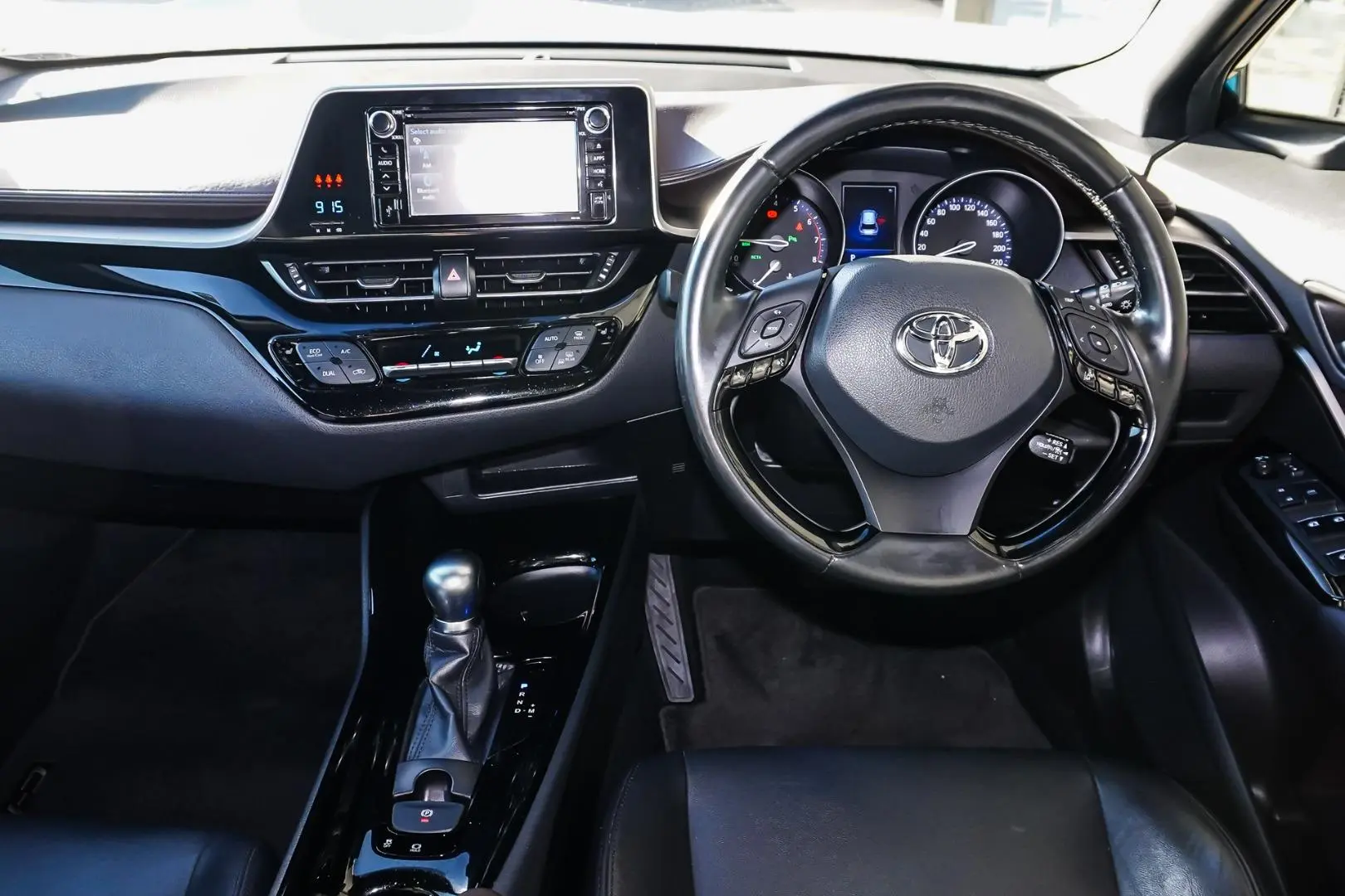 2017 Toyota C-HR Gallery Image 9