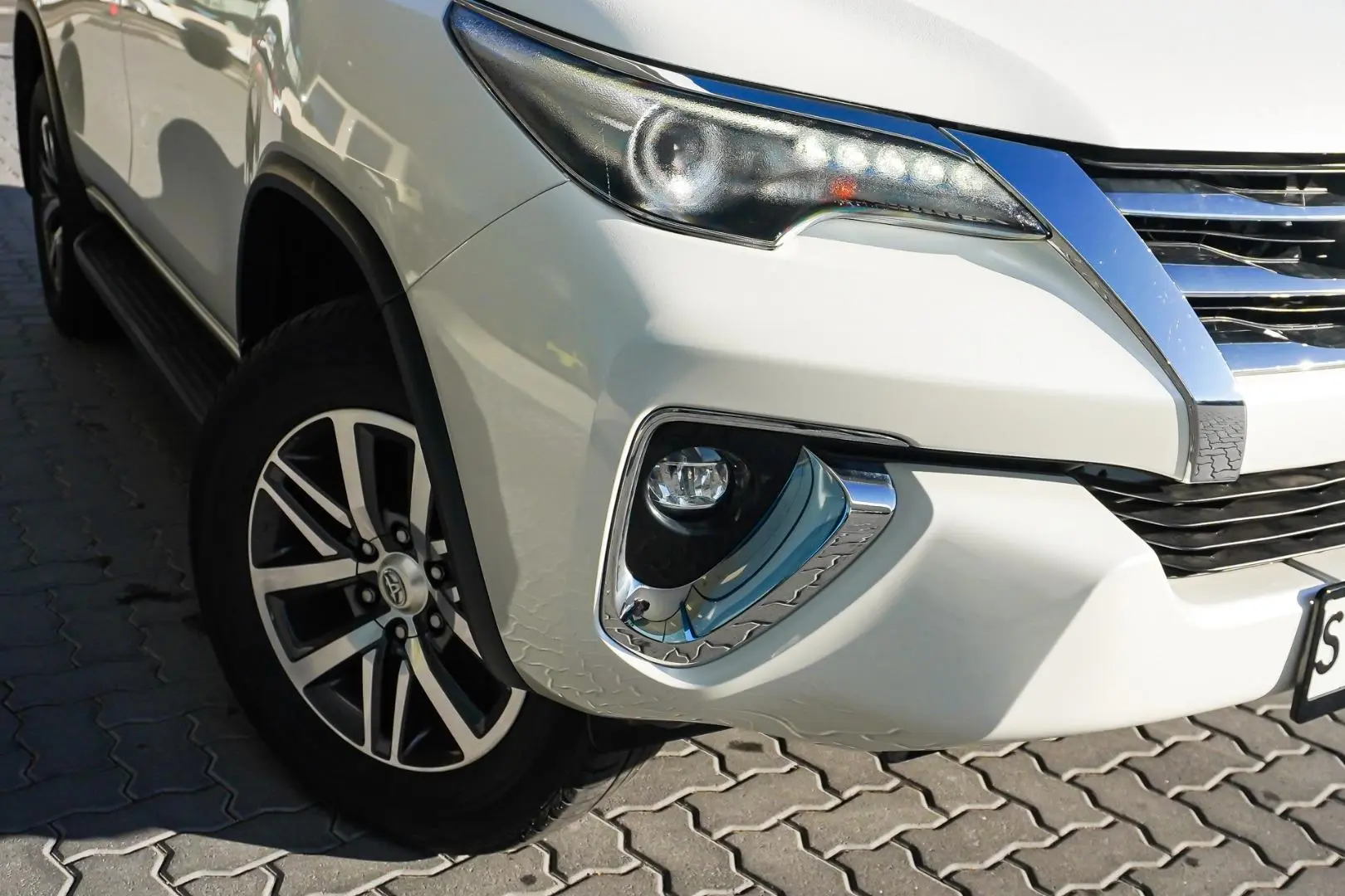 2017 Toyota Fortuner Gallery Image 11