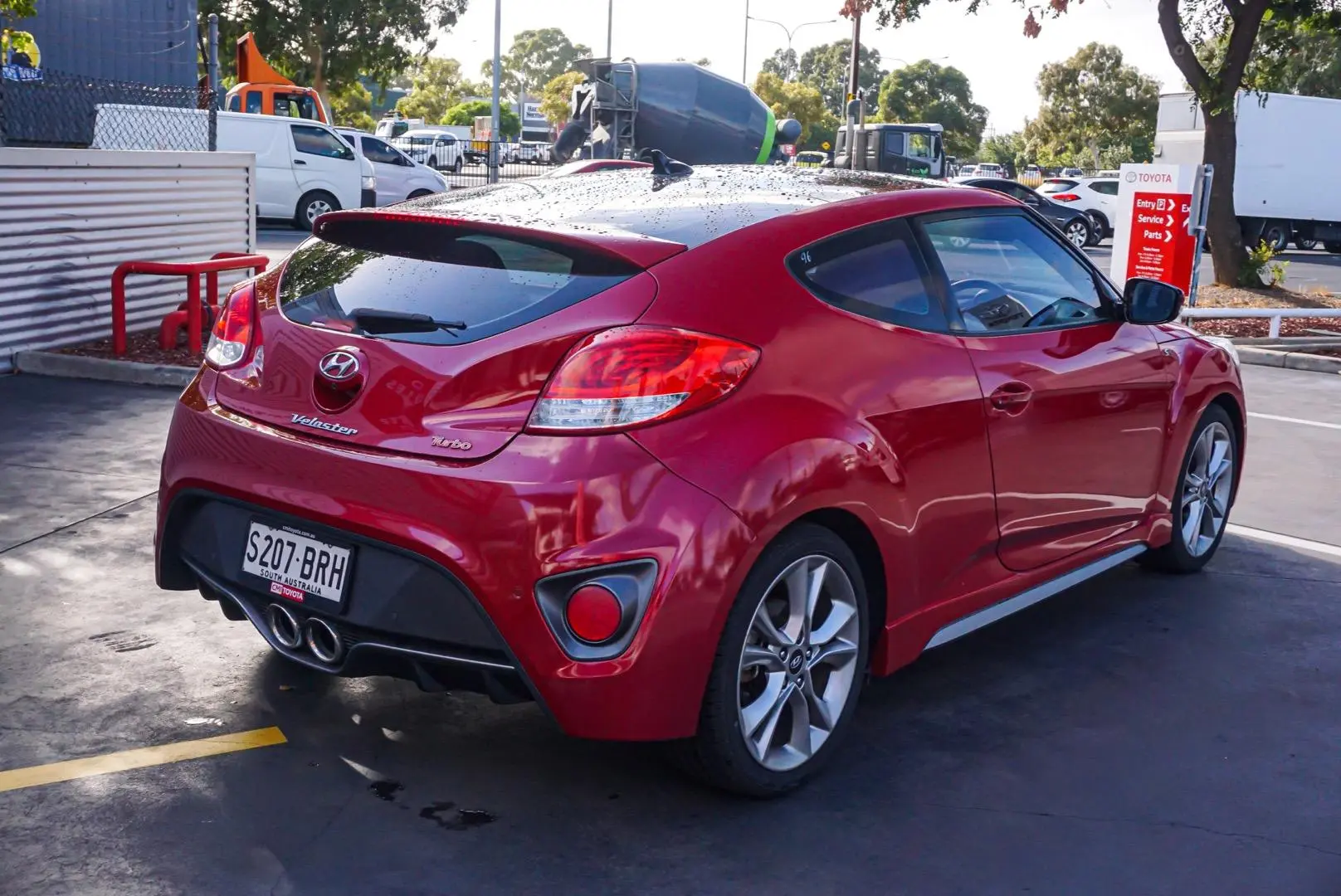 2017 Hyundai Veloster Gallery Image 2