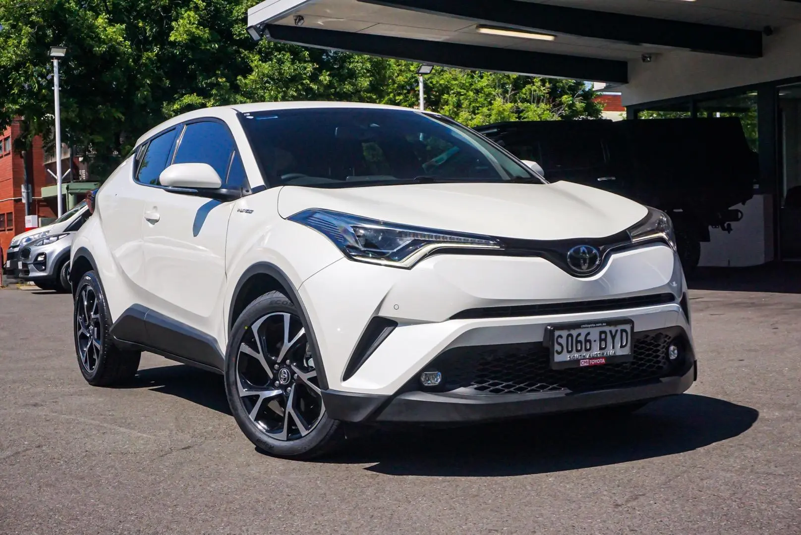 2018 Toyota C-Hr Gallery Image 2