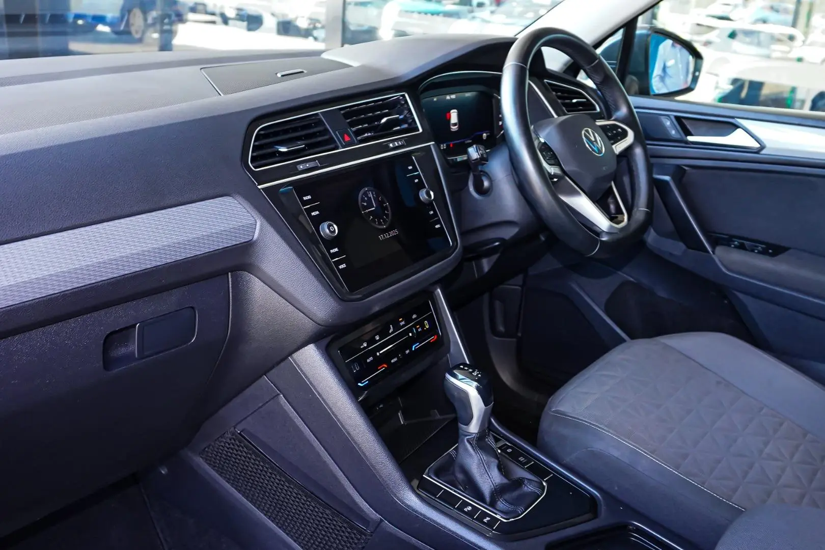 2023 Volkswagen Tiguan Gallery Image 11