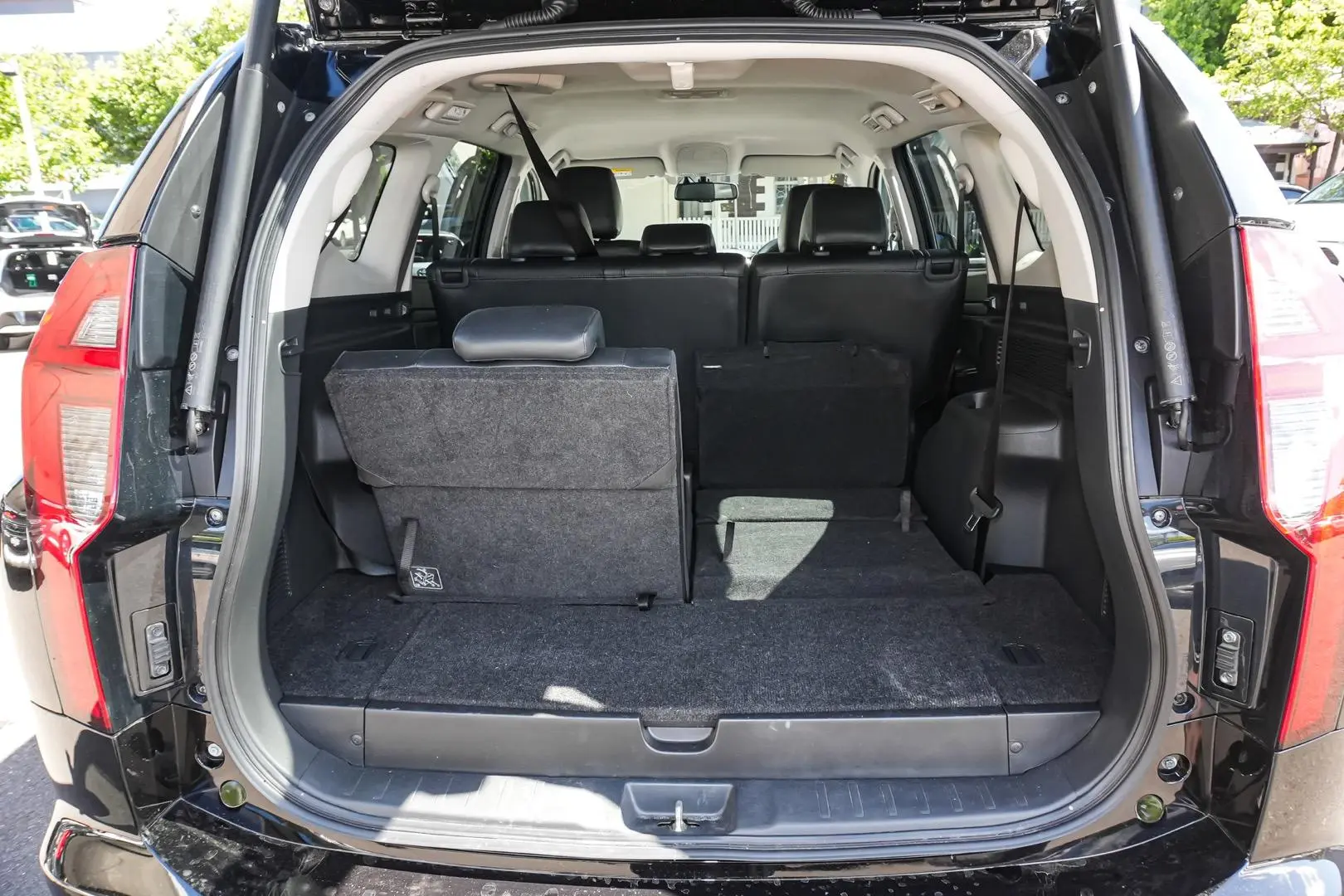 2024 Mitsubishi Pajero Sport Gallery Image 11