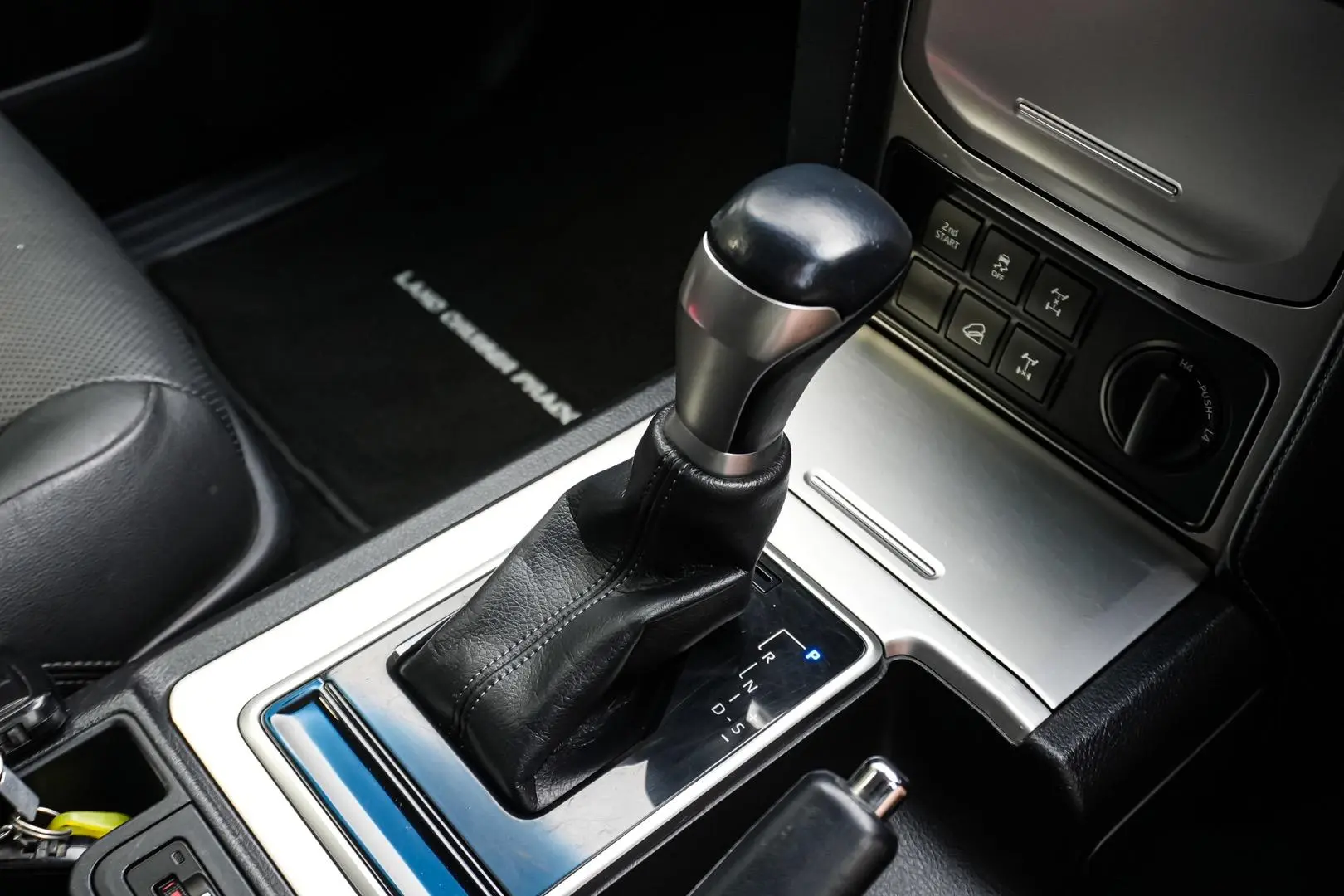 2018 Toyota Landcruiser Prado Gallery Image 18