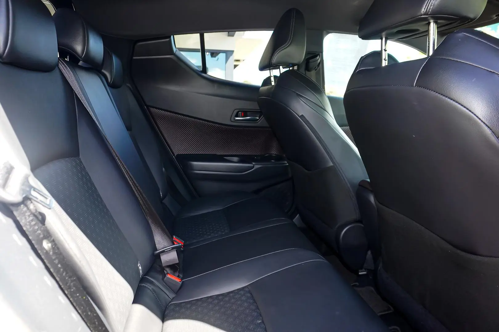 2019 Toyota C-HR Gallery Image 8