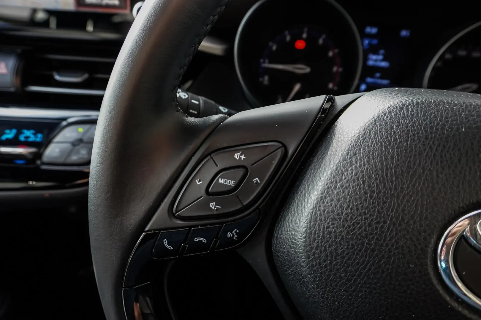 2020 Toyota C-HR Gallery Image 21
