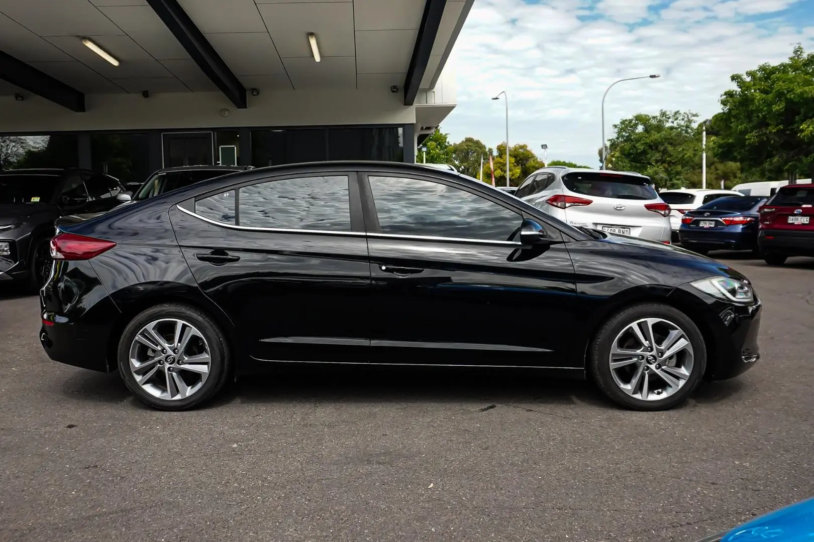 2018 Hyundai Elantra Gallery Image 4