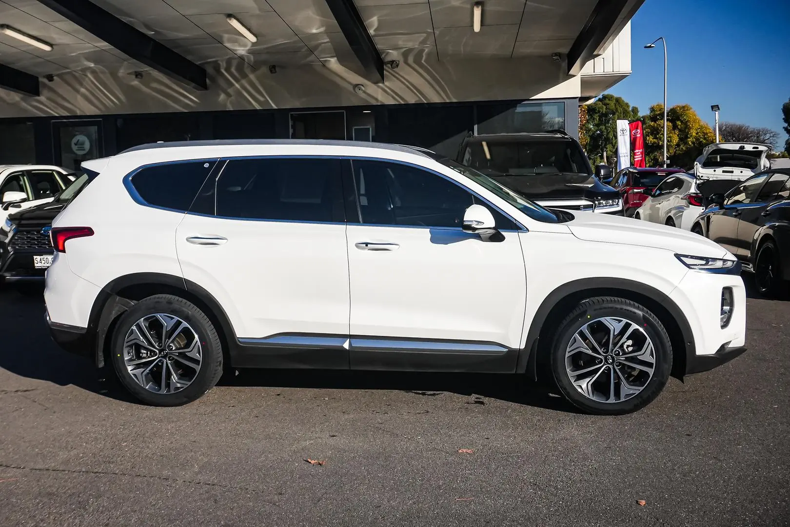 2019 Hyundai Santa Fe Gallery Image 4