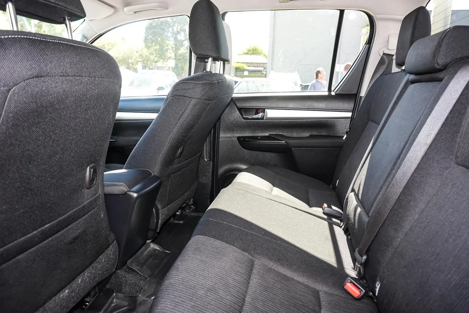 2016 Toyota Hilux Gallery Image 7