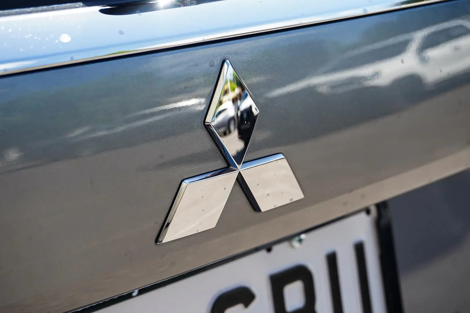 2019 Mitsubishi Outlander Gallery Image 13