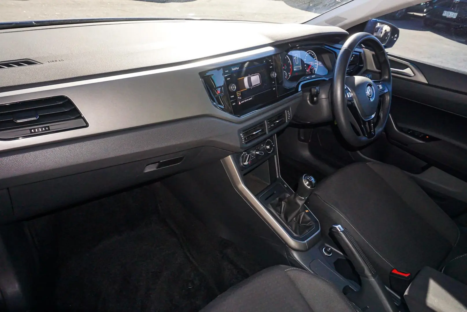 2019 Volkswagen Polo Gallery Image 9
