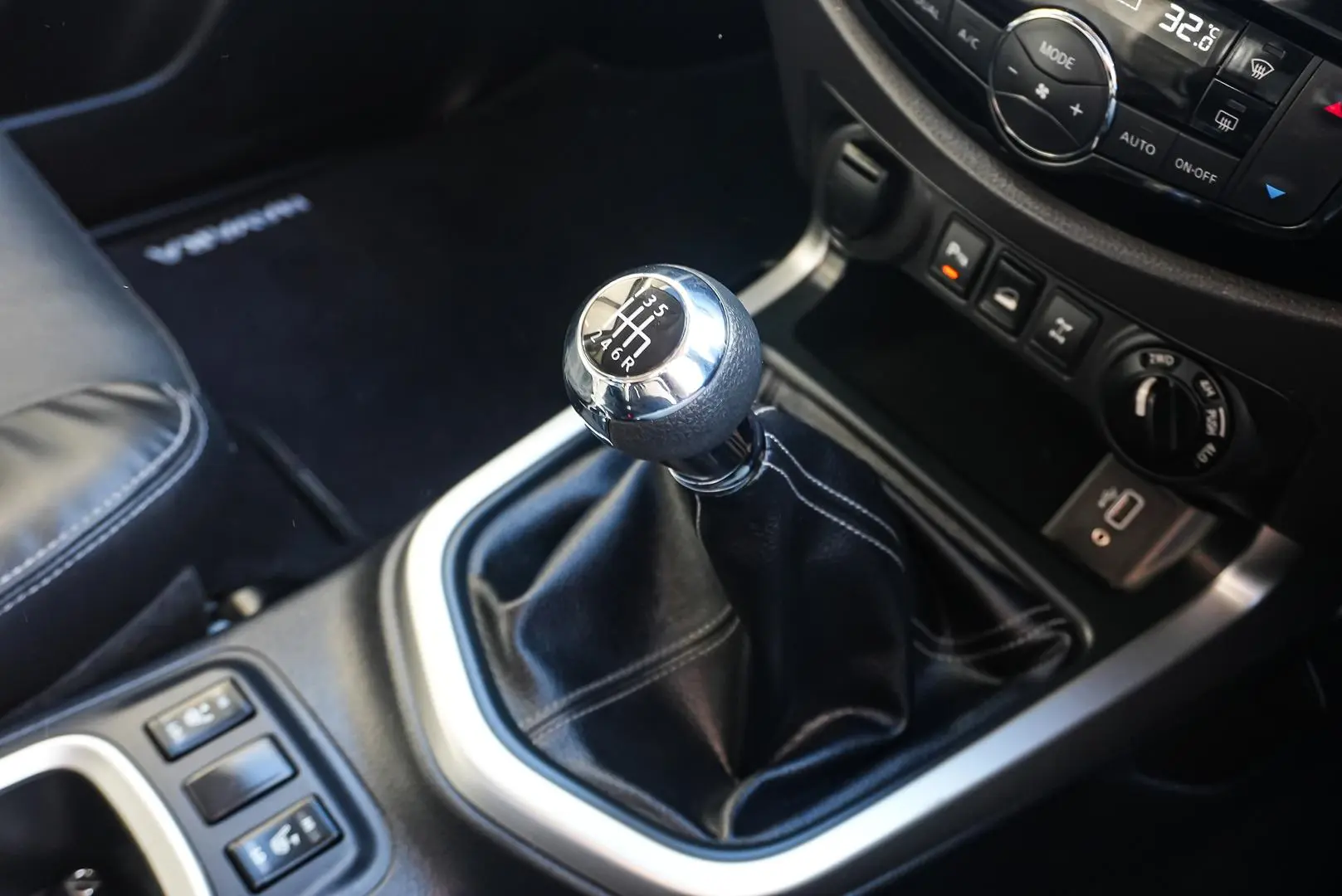2019 Nissan Navara Gallery Image 17