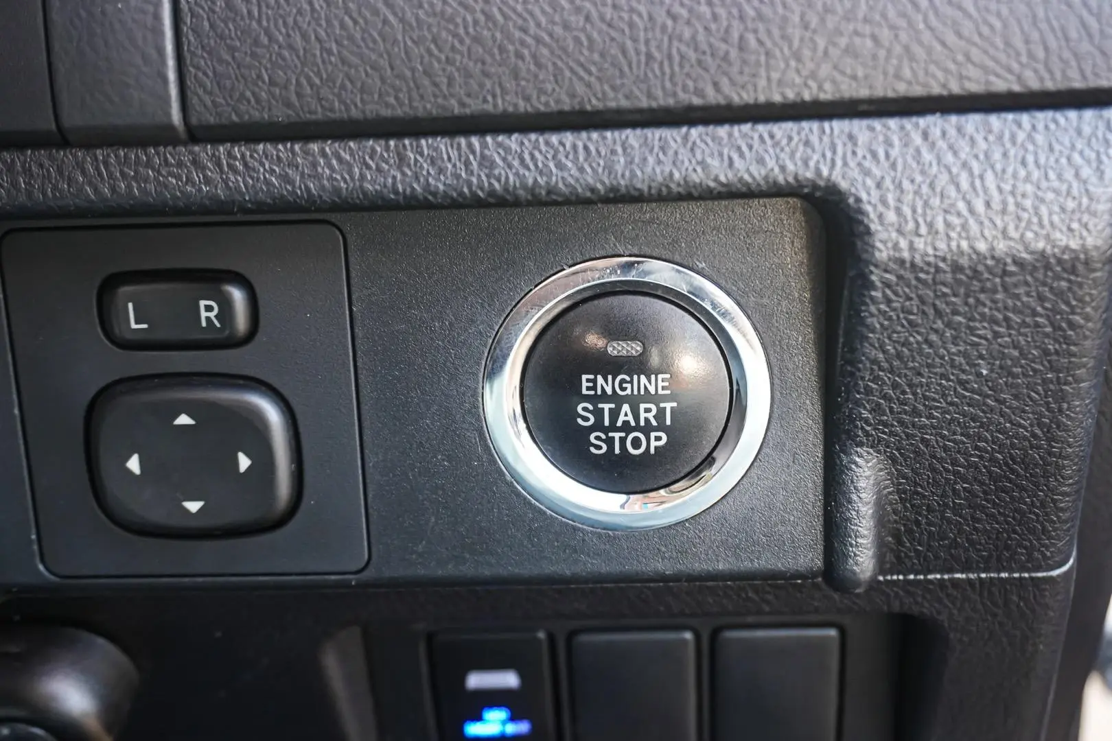 2015 Toyota Landcruiser Prado Gallery Image 23