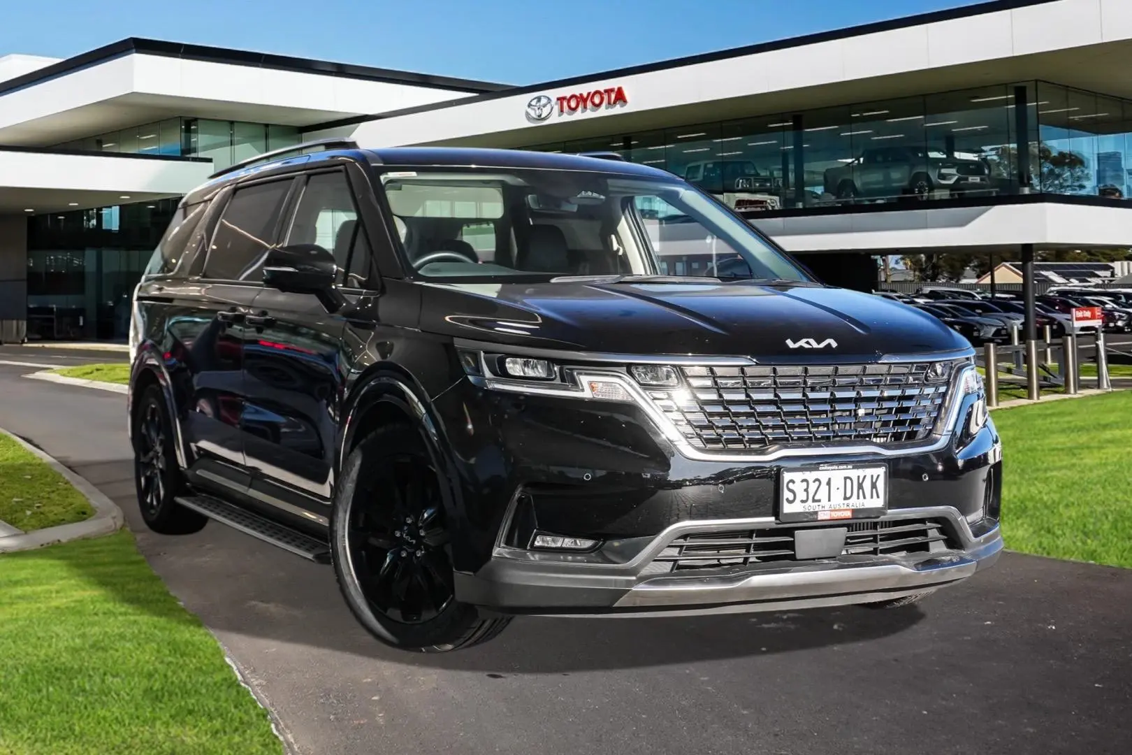 2023 Kia Carnival Image