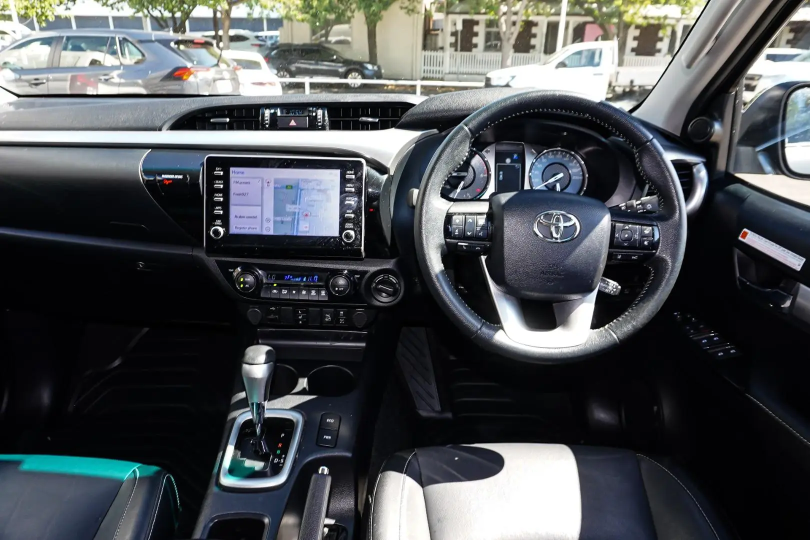 2022 Toyota Hilux Gallery Image 9