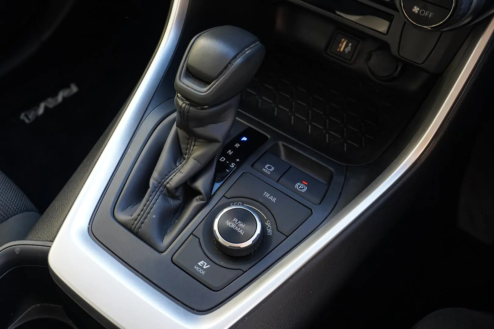 2025 Toyota RAV4 Gallery Image 19
