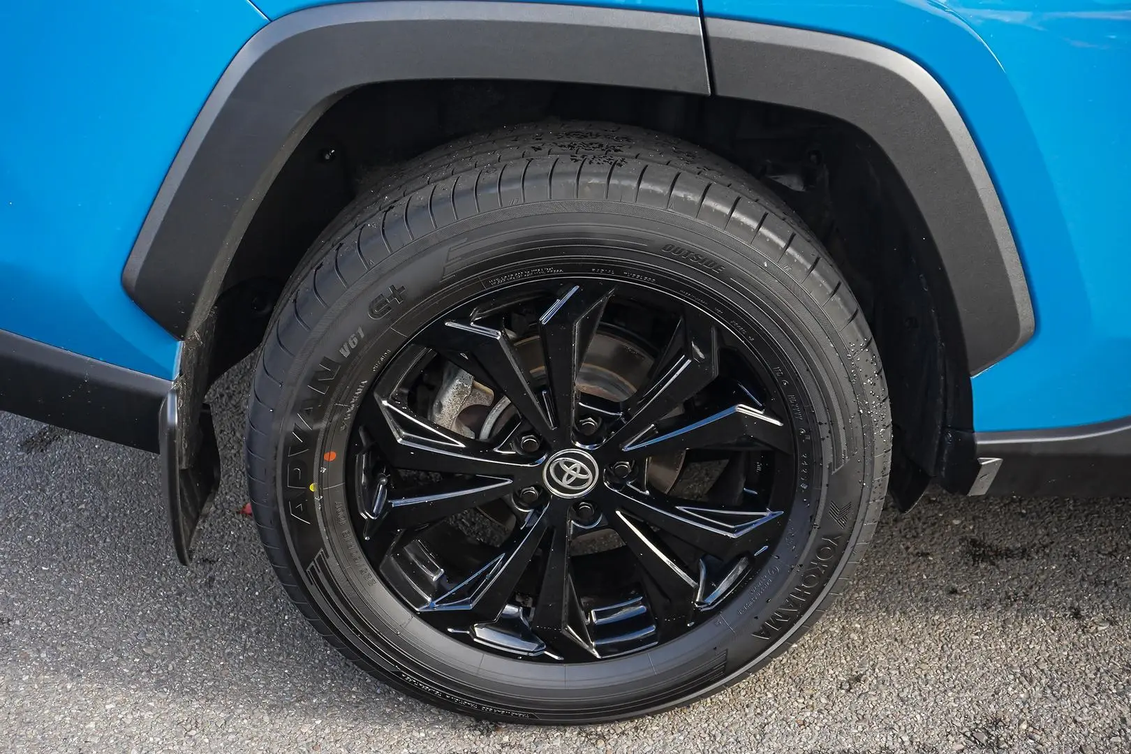 2024 Toyota RAV4 Gallery Image 16