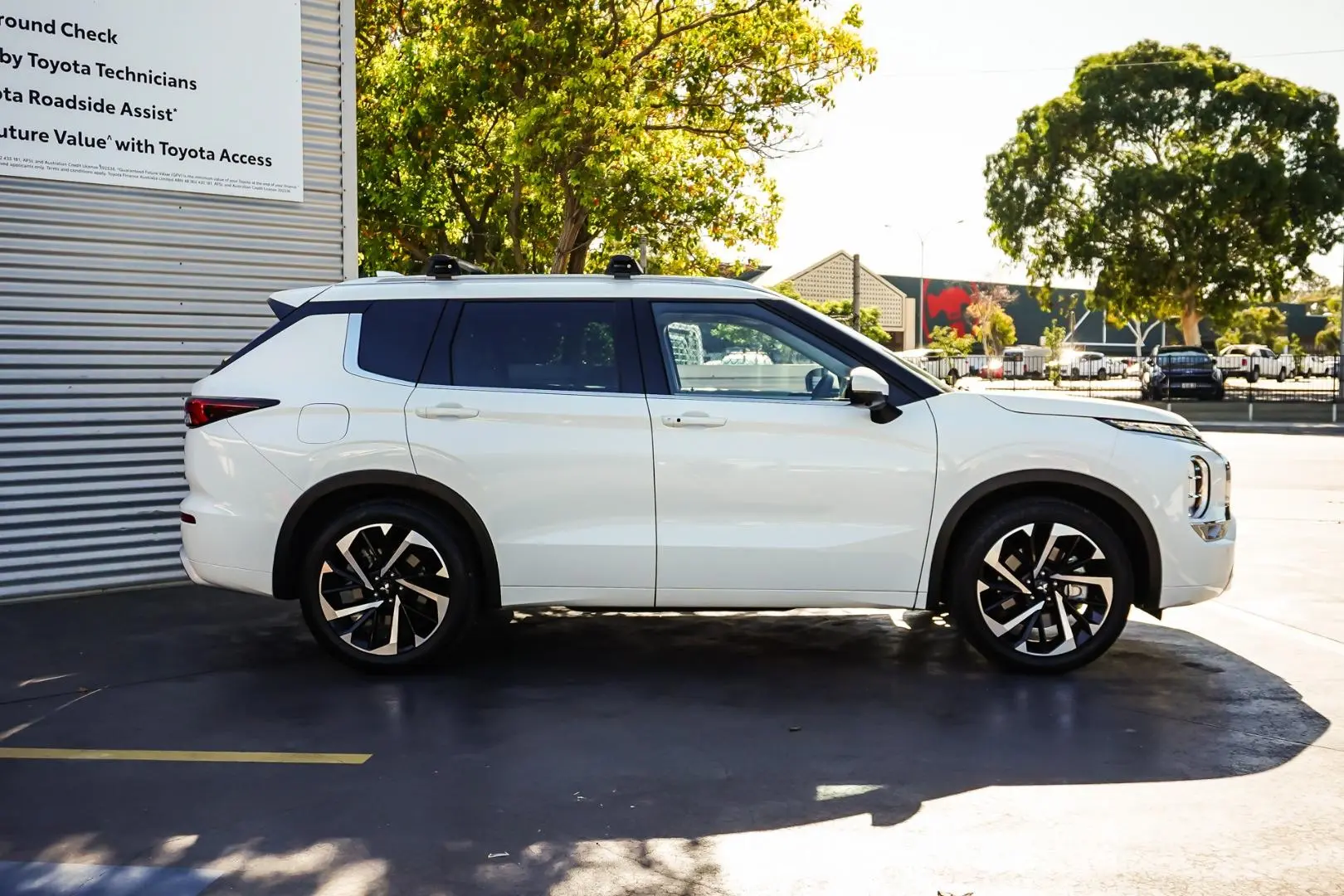 2022 Mitsubishi Outlander Gallery Image 4